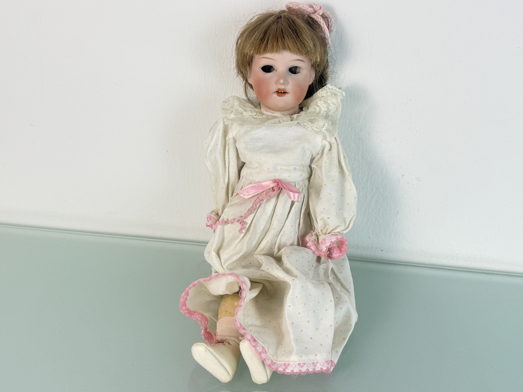 Künstlerpuppe Sammler Porzellankopf Puppe 38 cm. Siehe Fotos 