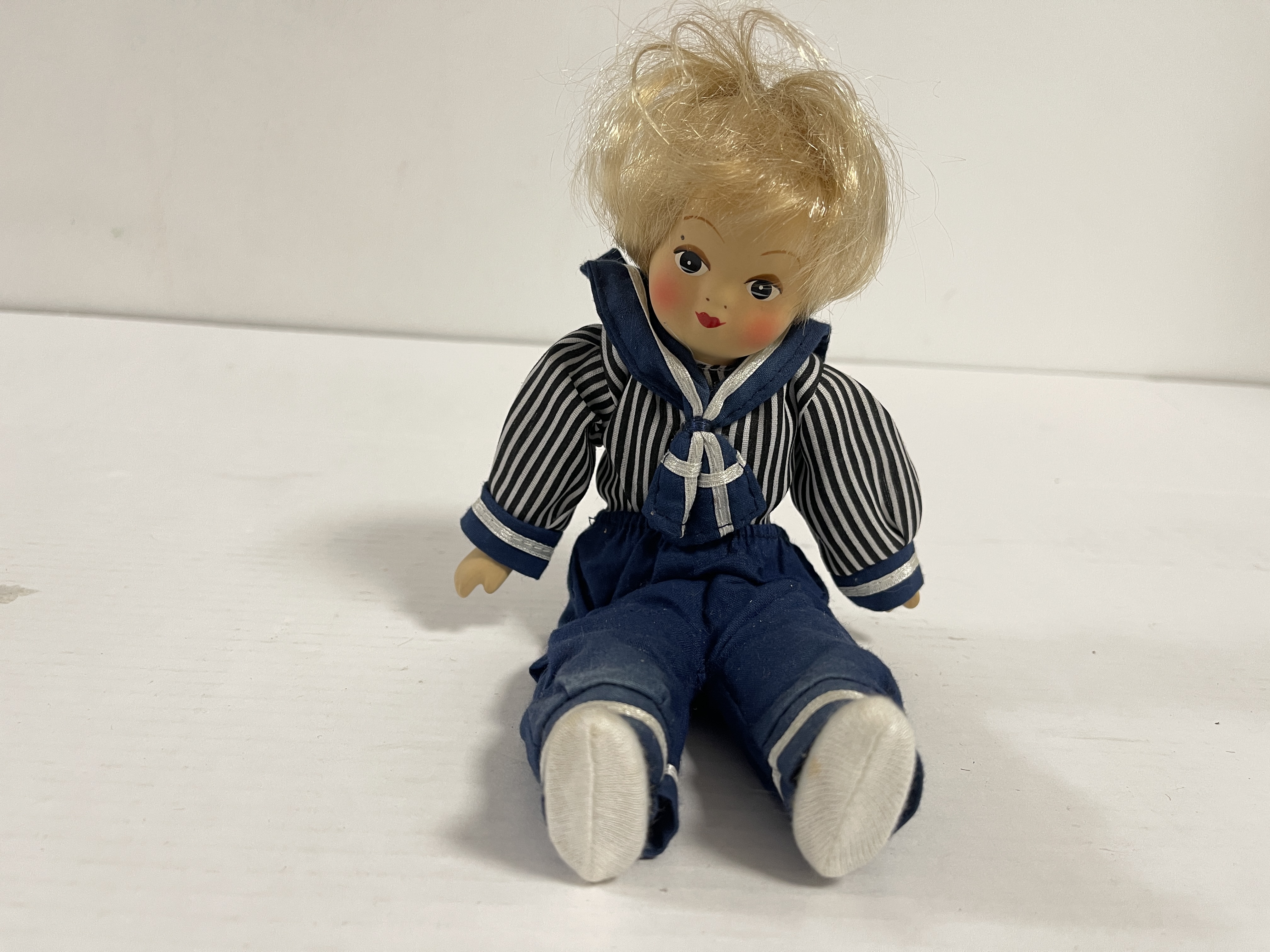 Künstler Porzellan Puppe 23 cm. Zustand  siehe Fotos  