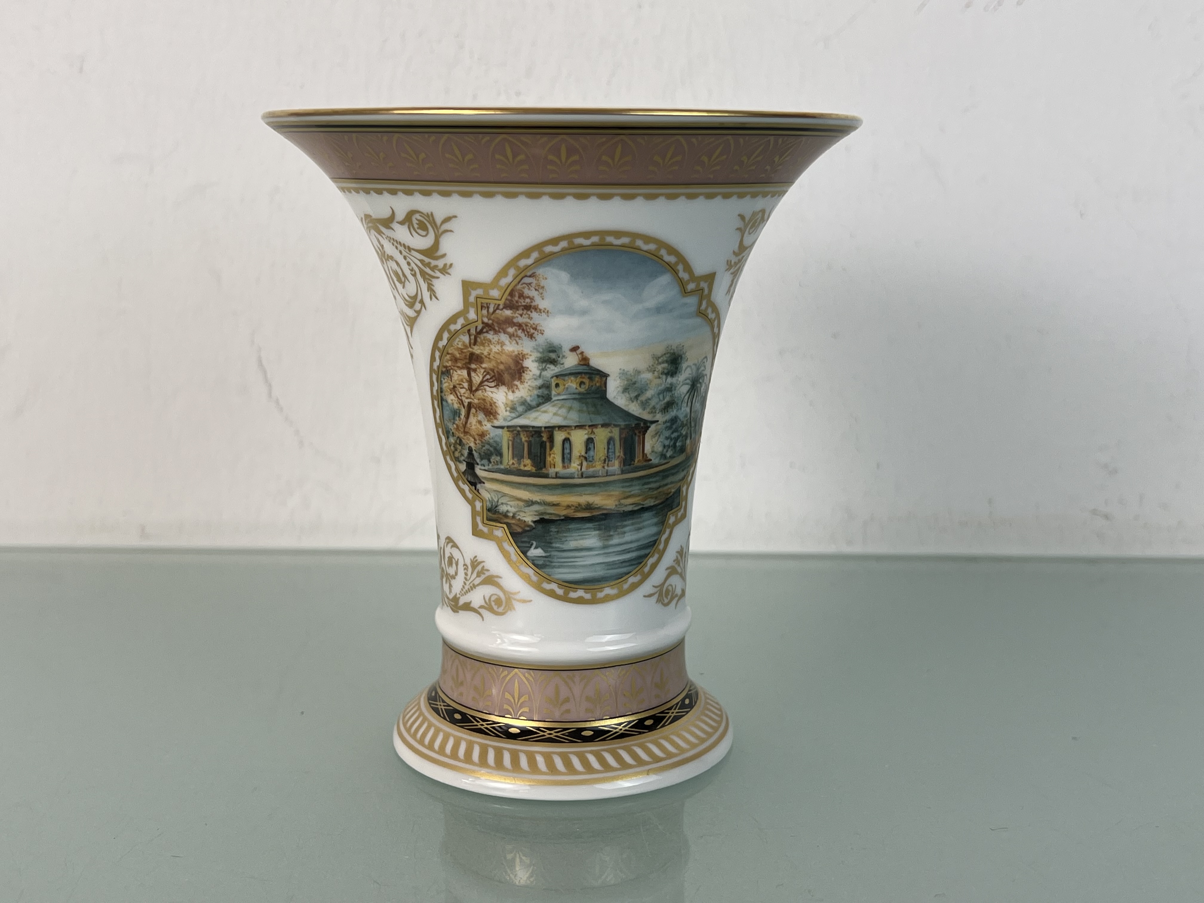 Kaiser Porzellan Trompetenvase 13 cm. Top Zustand