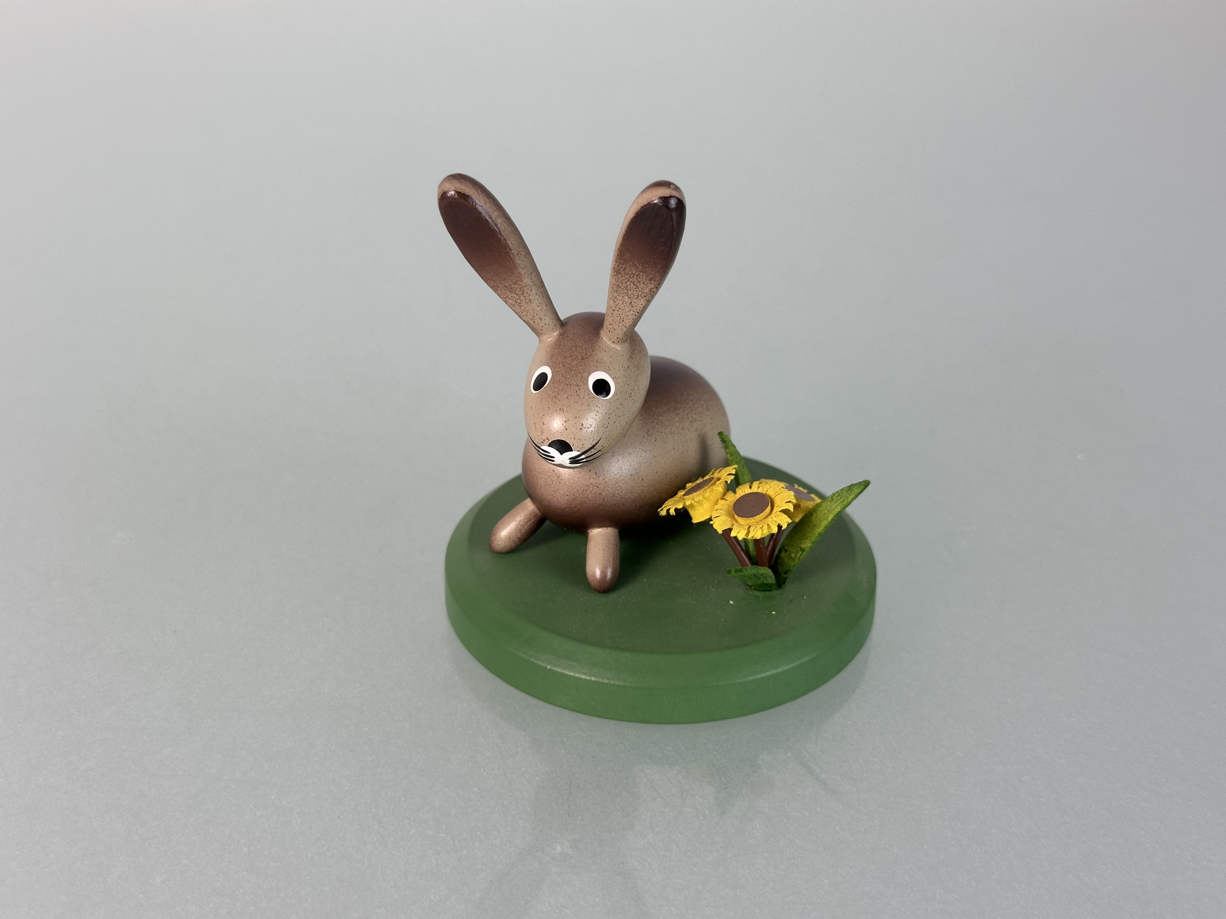 Erzgebirge Seiffener Hase mit Löwenzahn 6,5 cm, 6 Ø. Top Zustand