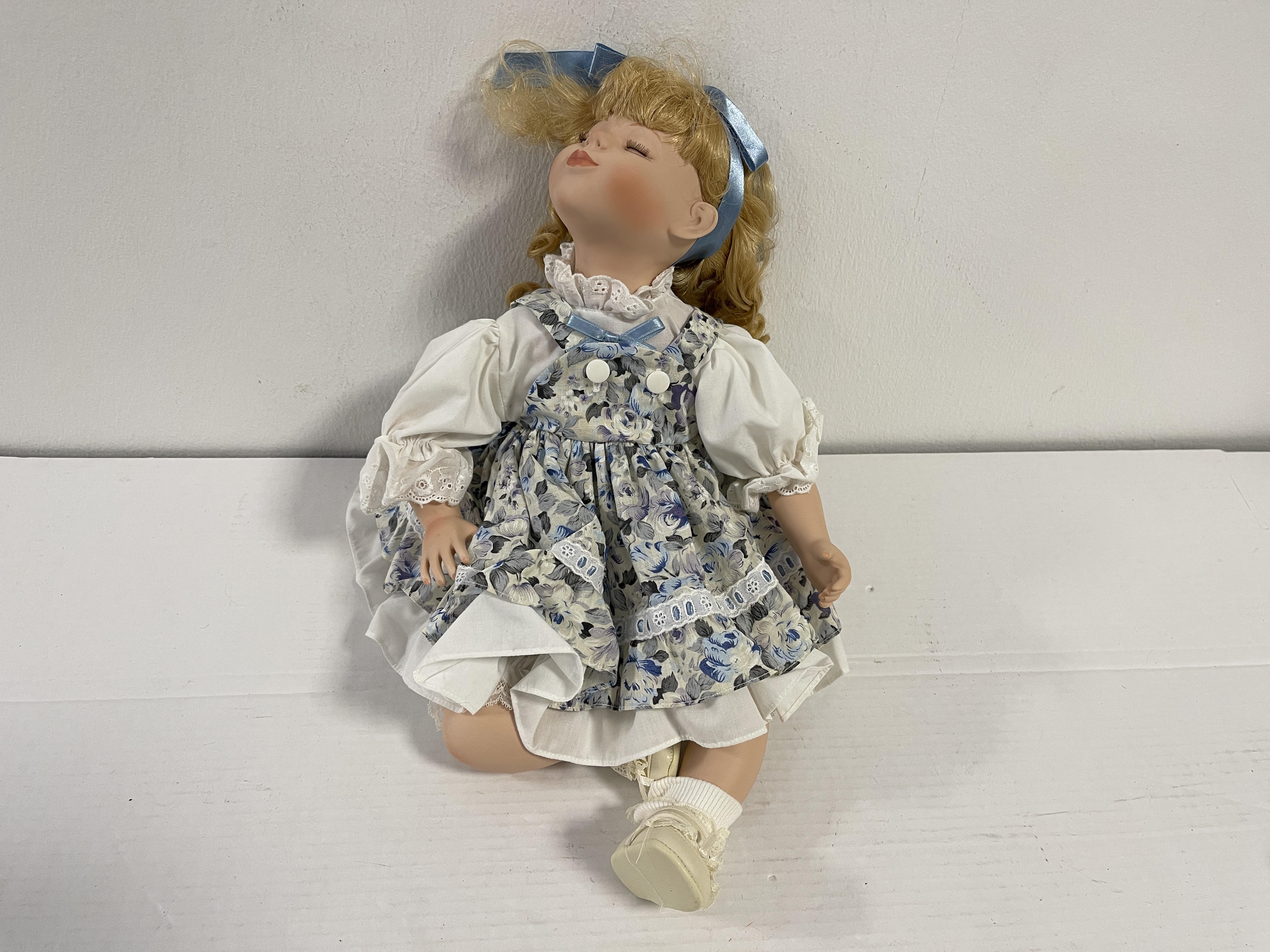 Künstlerpuppe Porzellan Sammler Puppe 29 cm. Top Zustand 