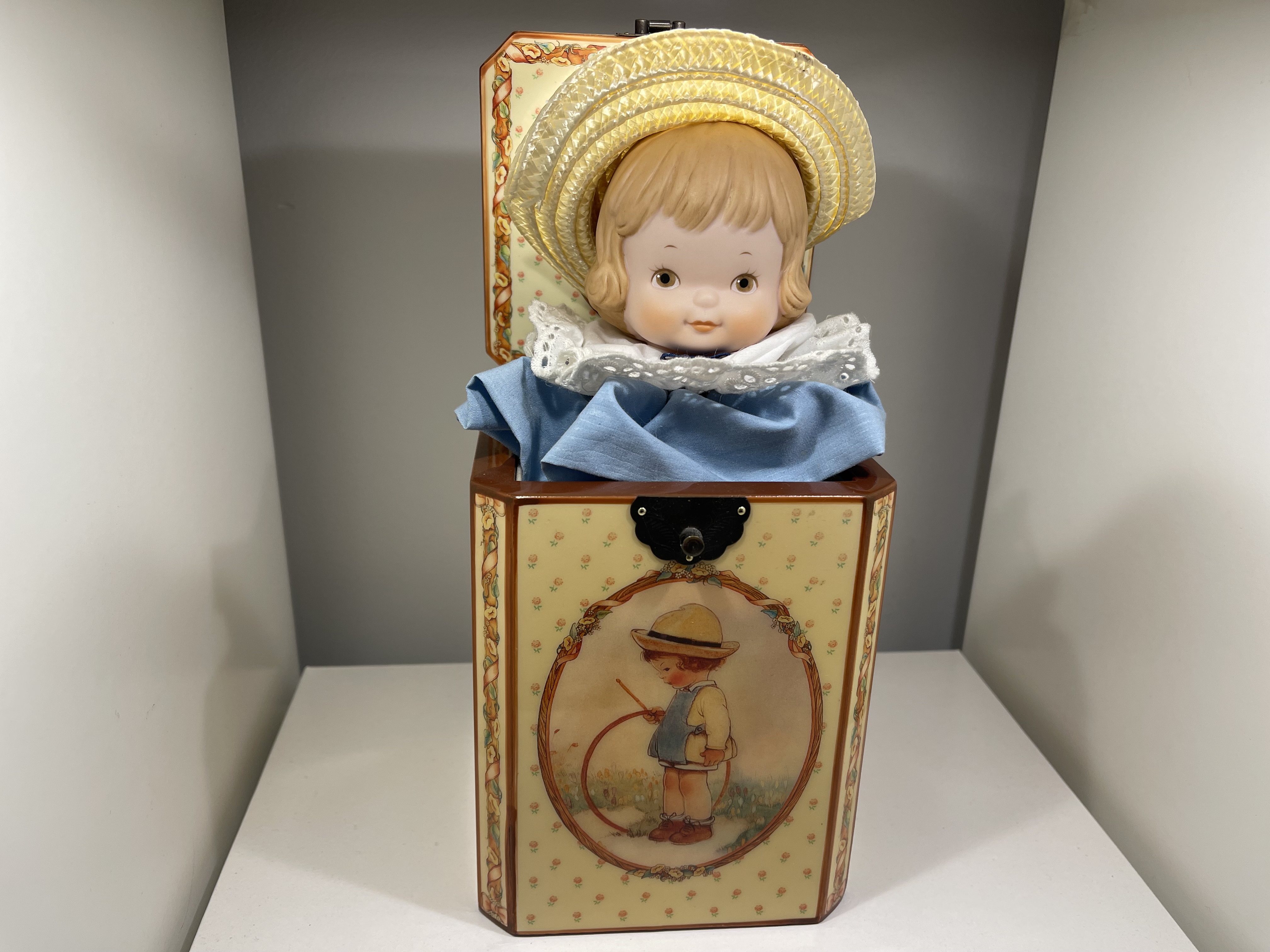 Memories of Yesterday Spieluhr Figur 16,5 cm x 12,5 cm. 1 Wahl - Top Zustand 