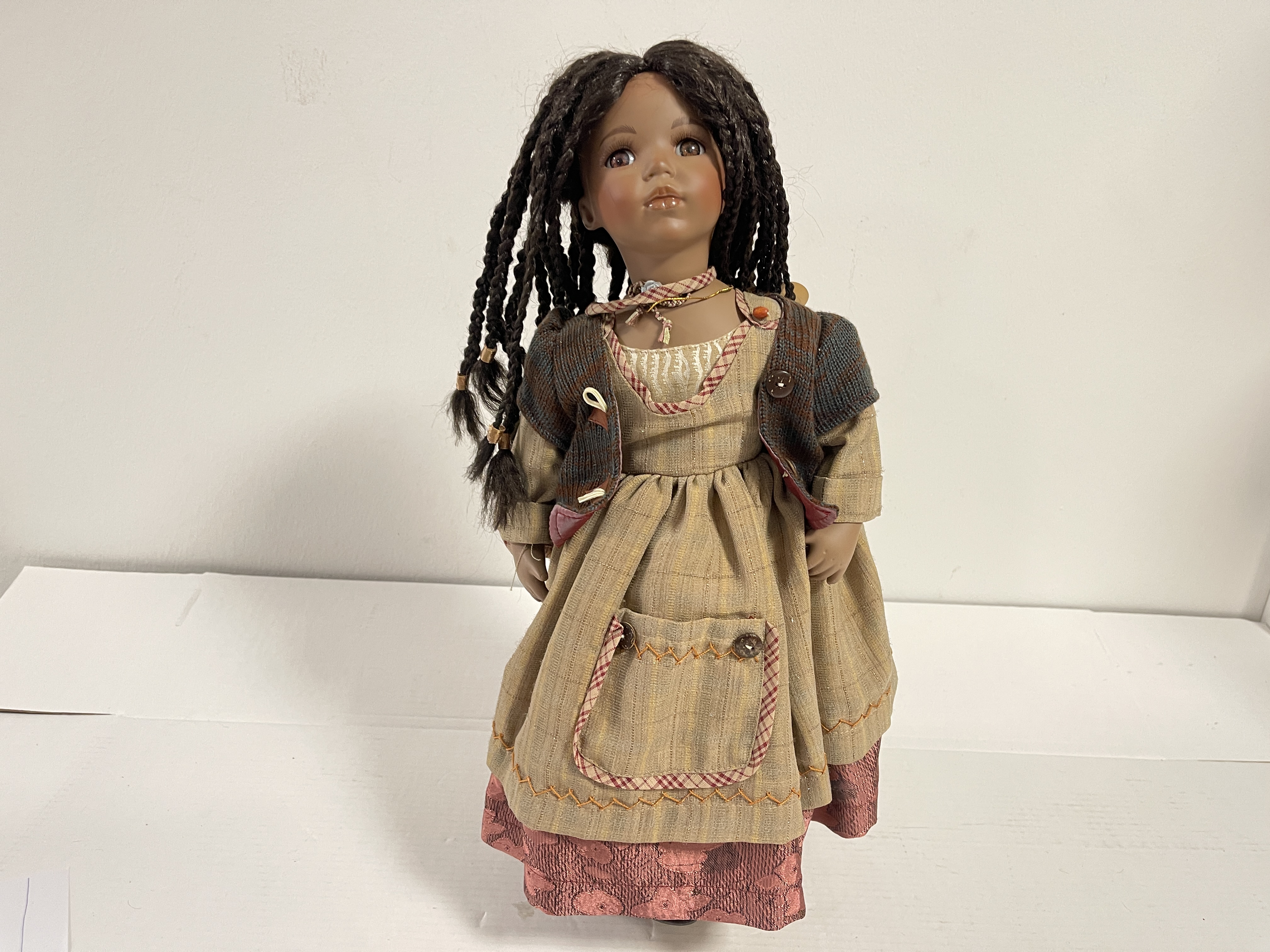 Künstlerpuppe Porzellan Sammler Puppe 52 cm. Raucherhaushalt  Guter Zustand