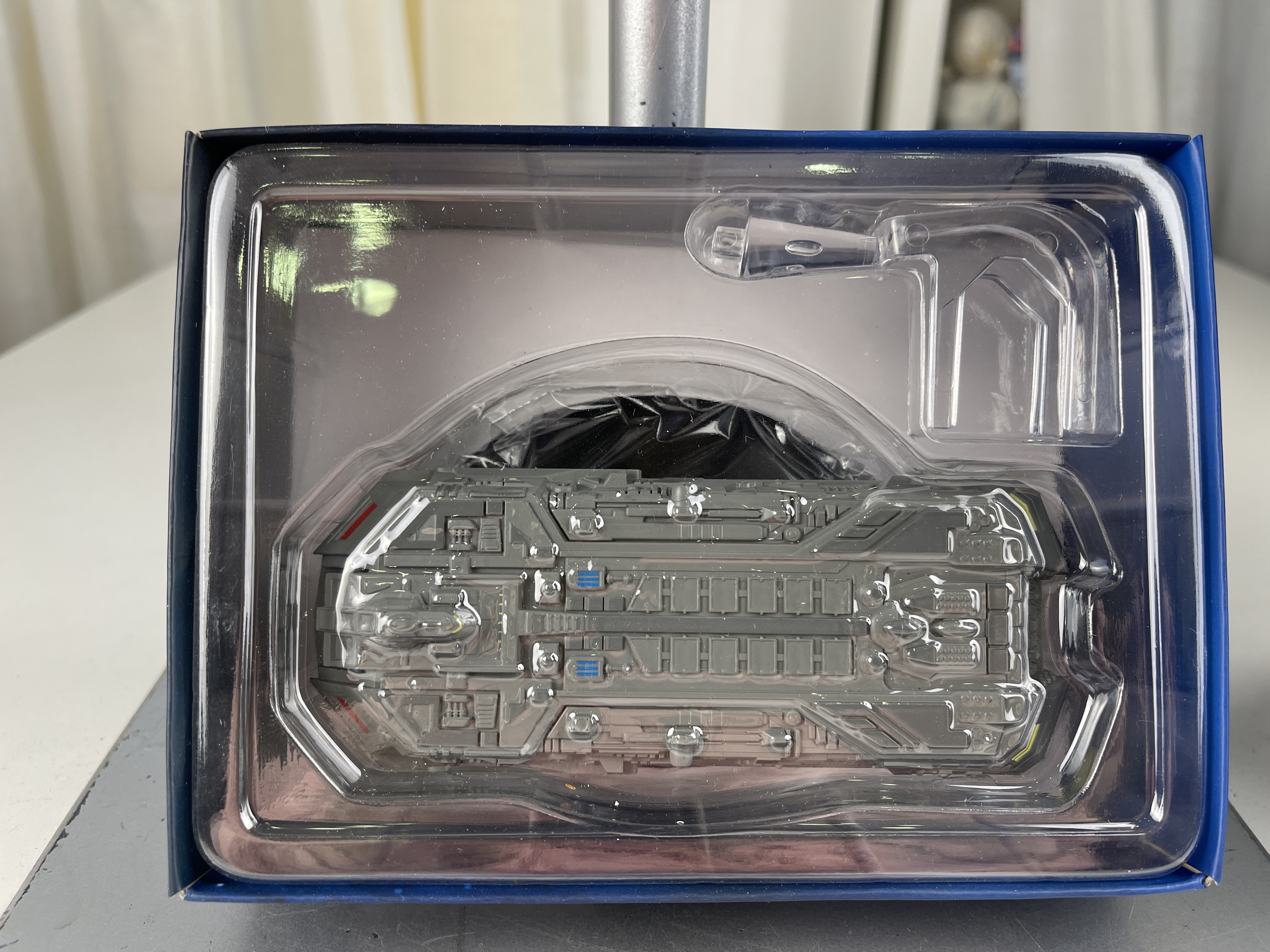 Star Trek Federation Raumschiff ca. 14 cm - OVP - Top Zustand 