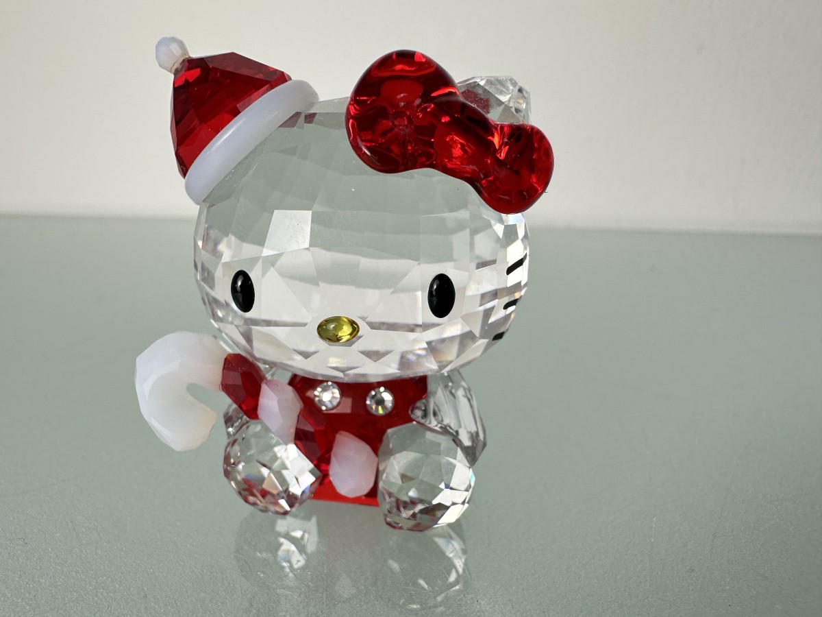 Swarovski Figur 1142935 Hello Kitty Weihnachtsgeschenk 5,5 cm. Top Zustand