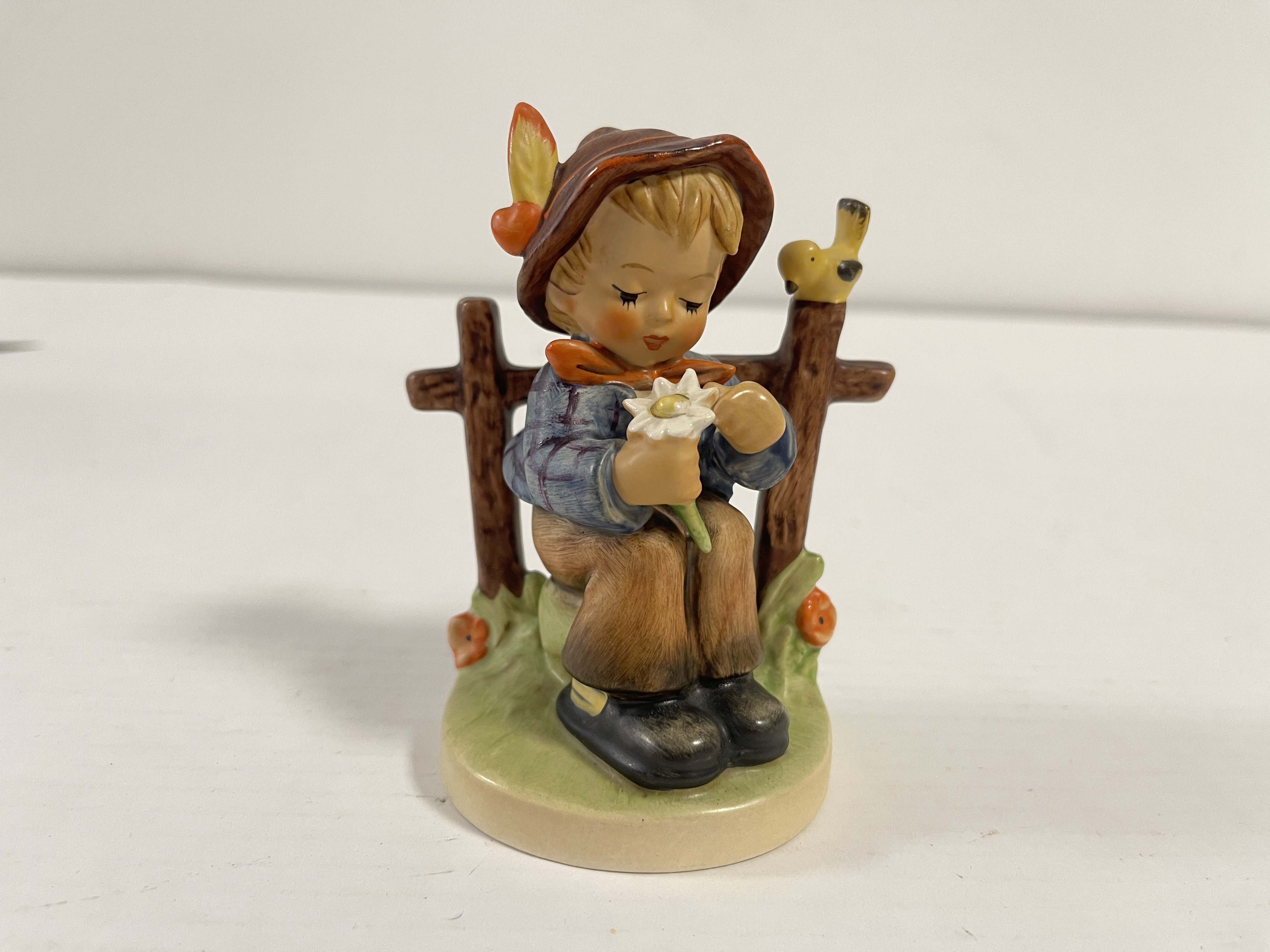 Hummel Figur 174 liebt mich, liebt mich nicht 11 cm. 1 Wahl - Top Zustand. 