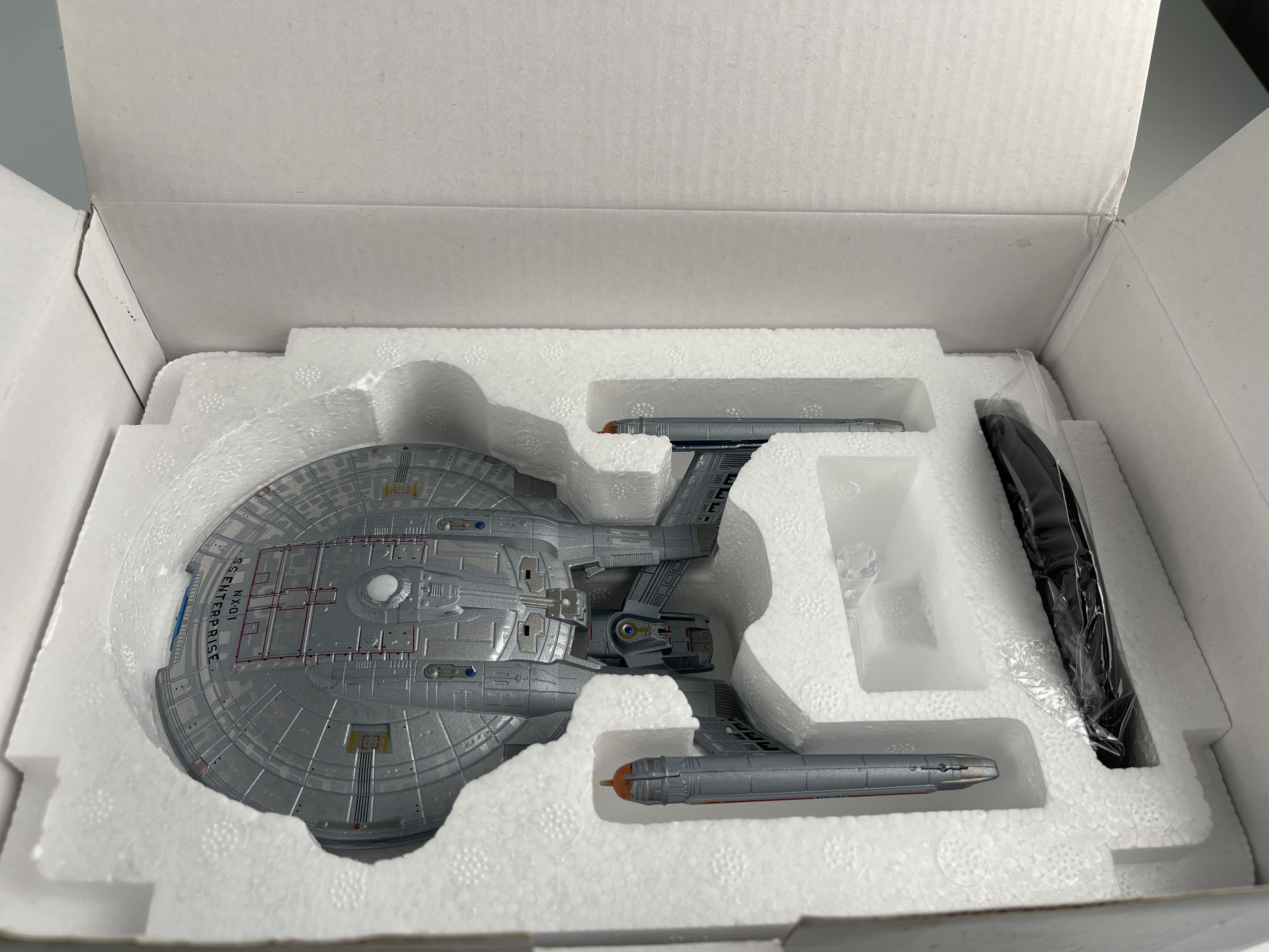 Star Trek U.S.S Vengance Raumschiff ca. 21 cm - OVP - Top Zustand
