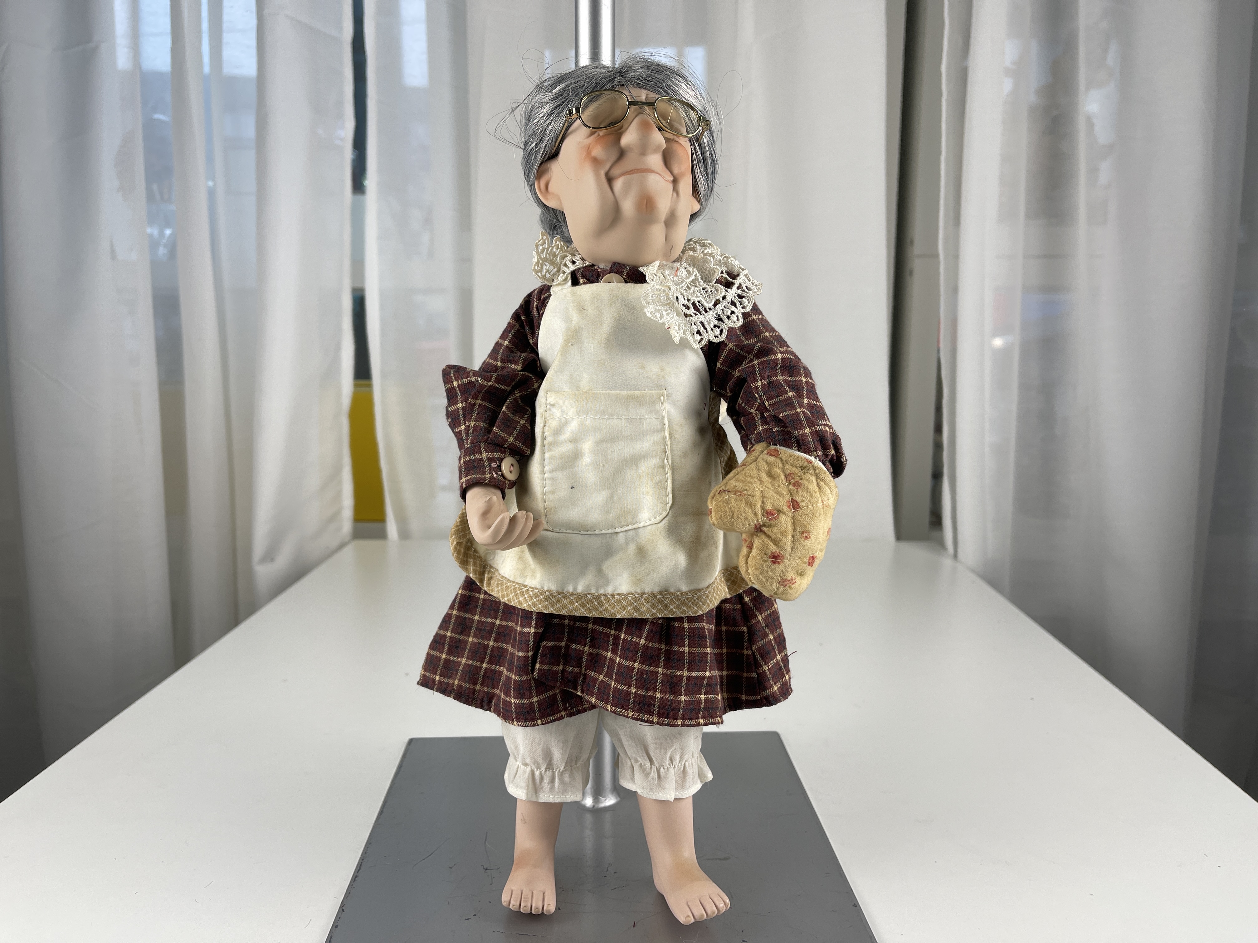 Künstlerpuppe Porzellan Puppe 39 cm. Zustand siehe Fotos