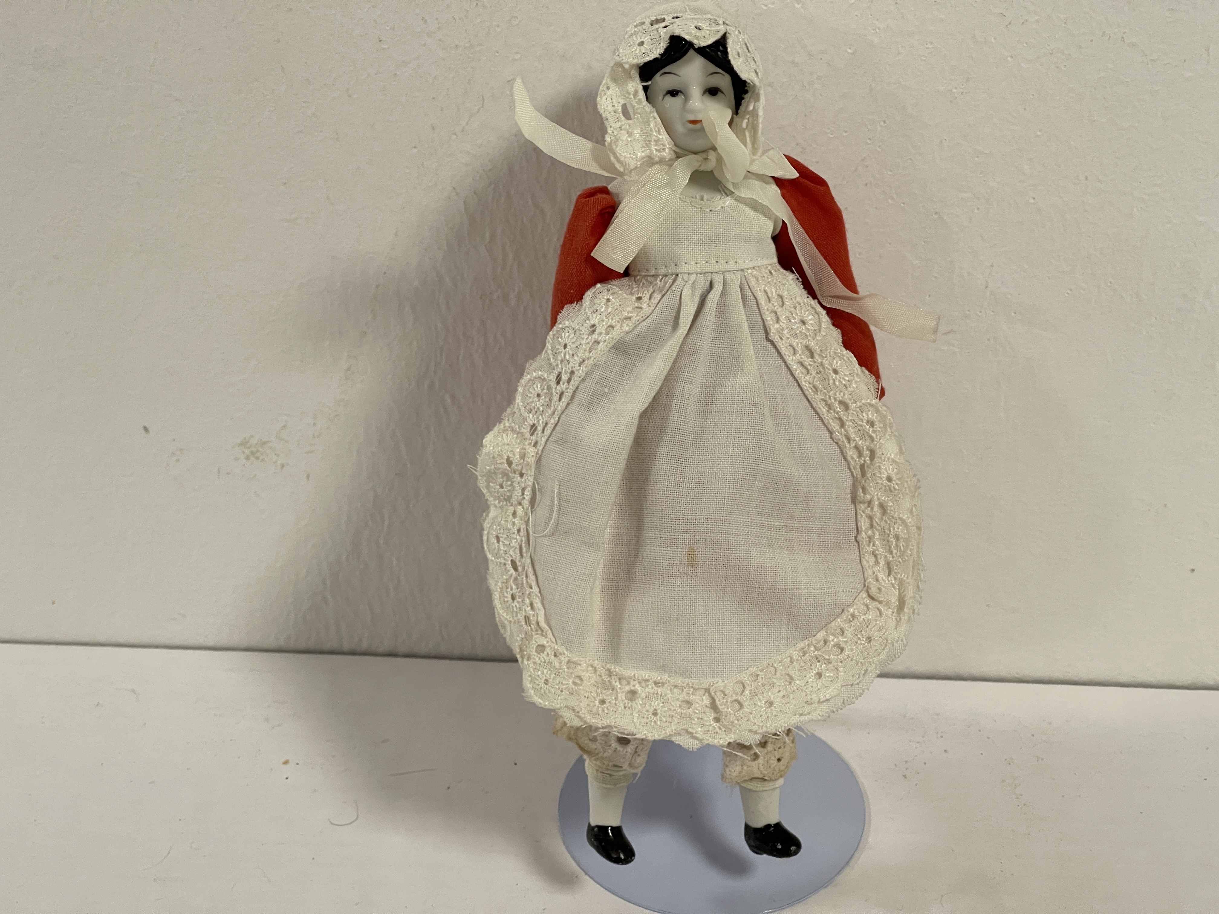 Alt Künstlerpuppe Porzellan Puppe  19 cm Zustand Siehe Fotos.    