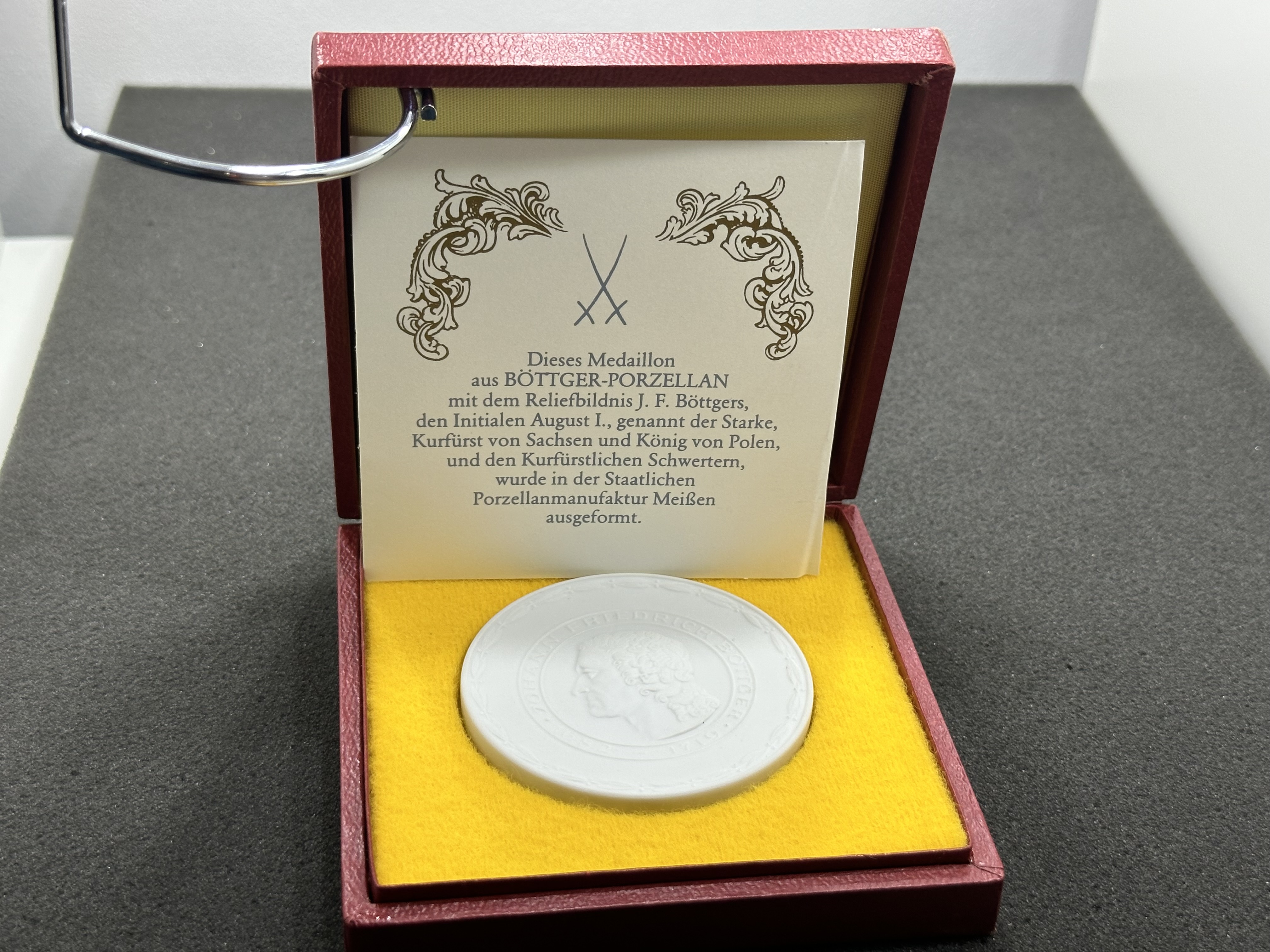 Meissen Böttger Porzellan Medaille  August I 6,5 cm Ø. 1 Wahl - Top Zustand Meissen Böttger Porzellan Medaille  August I 6,5 cm Ø. 1 Wahl - Top Zustand