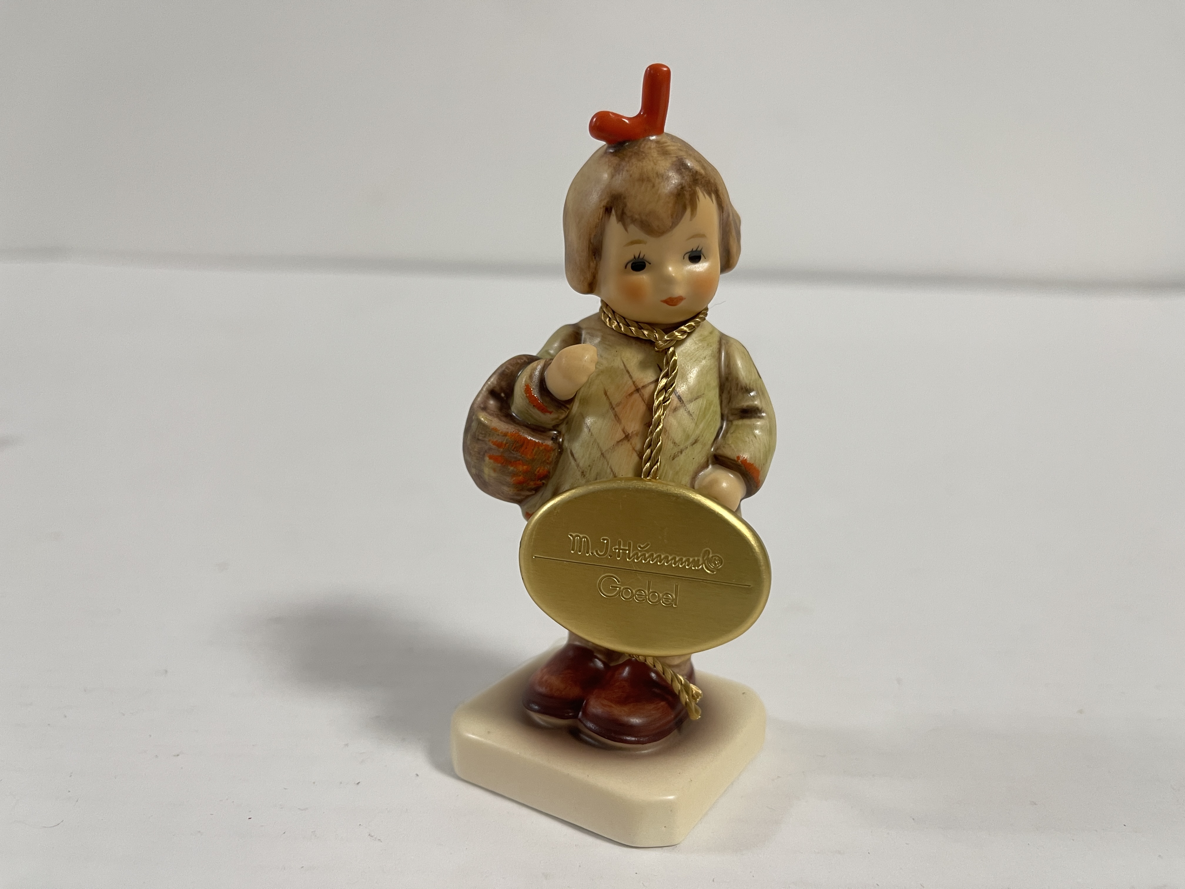 M.I. Hummel Figur 479 Ich bring Dir was 10 cm. 1 Wahl. Top Zustand 