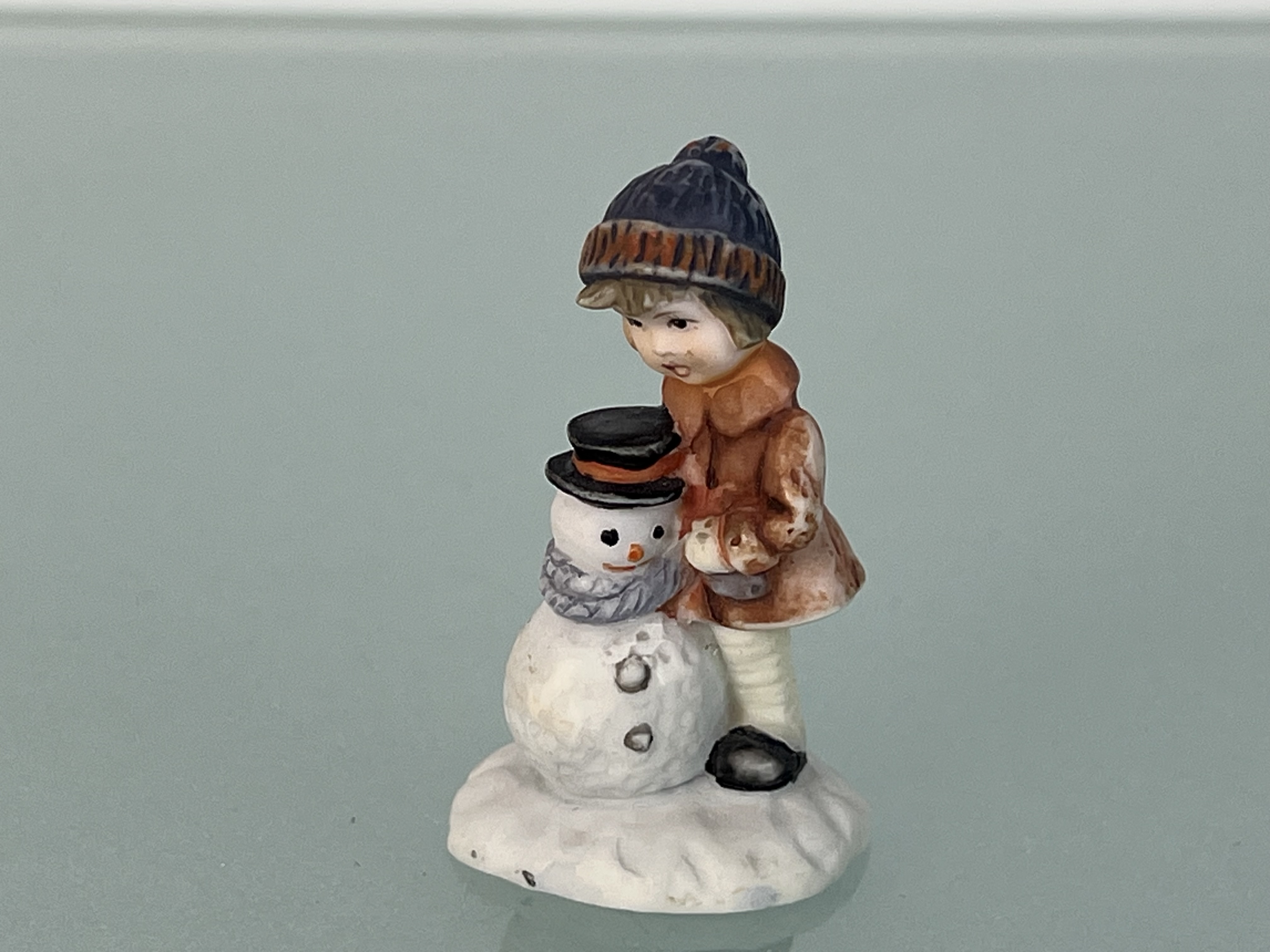 Hummel Figur "Ein Geschenk Für Schneemann" 5,6 cm. Top Zustand