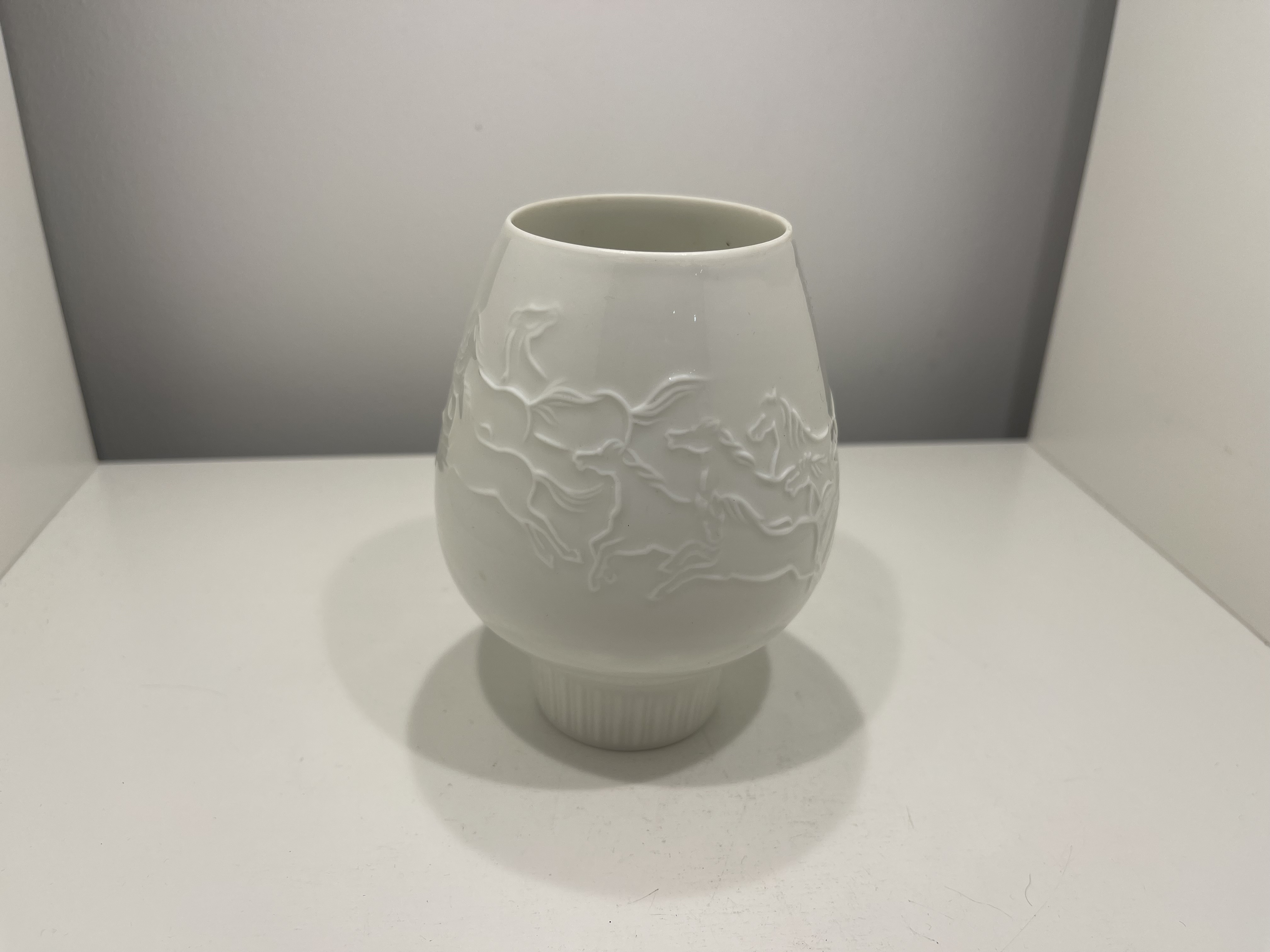  Hutschenreuther Porzellan Vase - Motiv - Pferde - 12 cm. Top Zustand.   