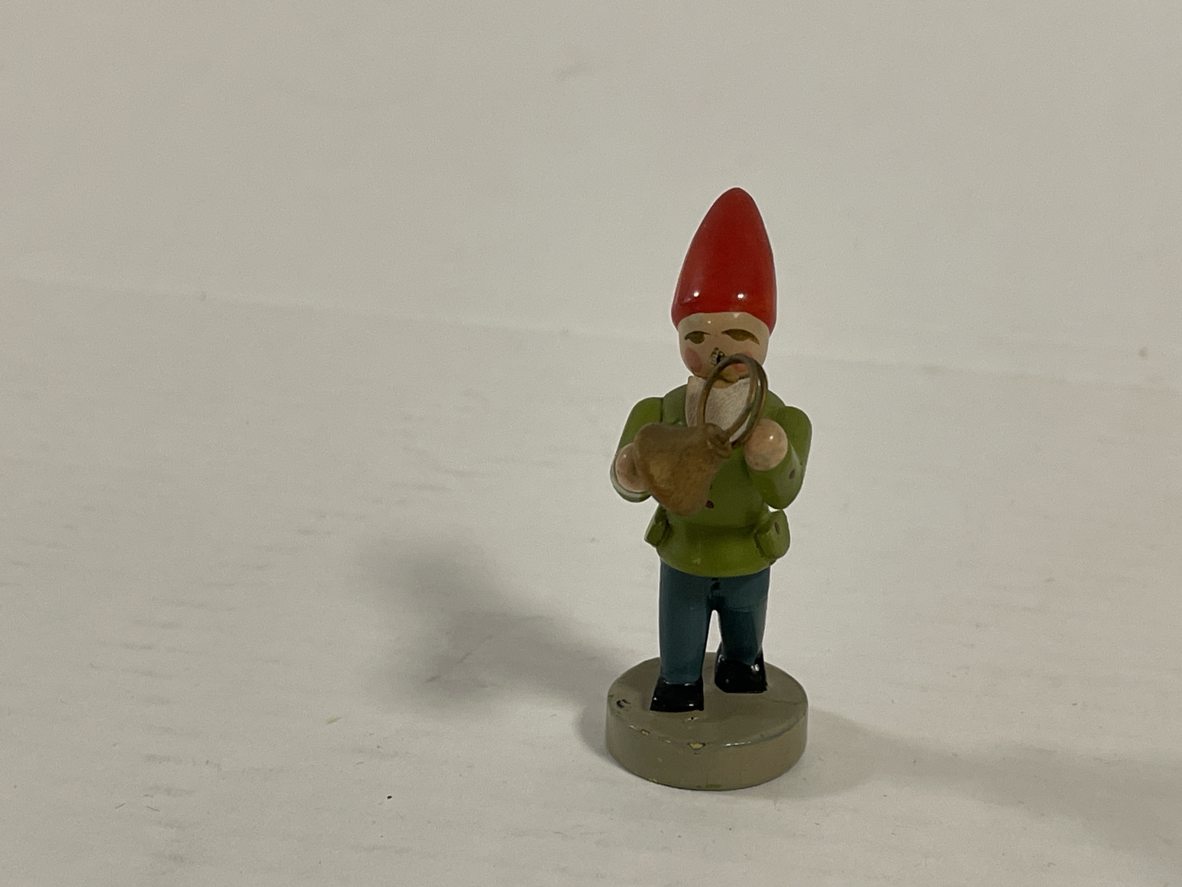  Erzgebirge Figur 6 cm. Zustand siehe Fotos 