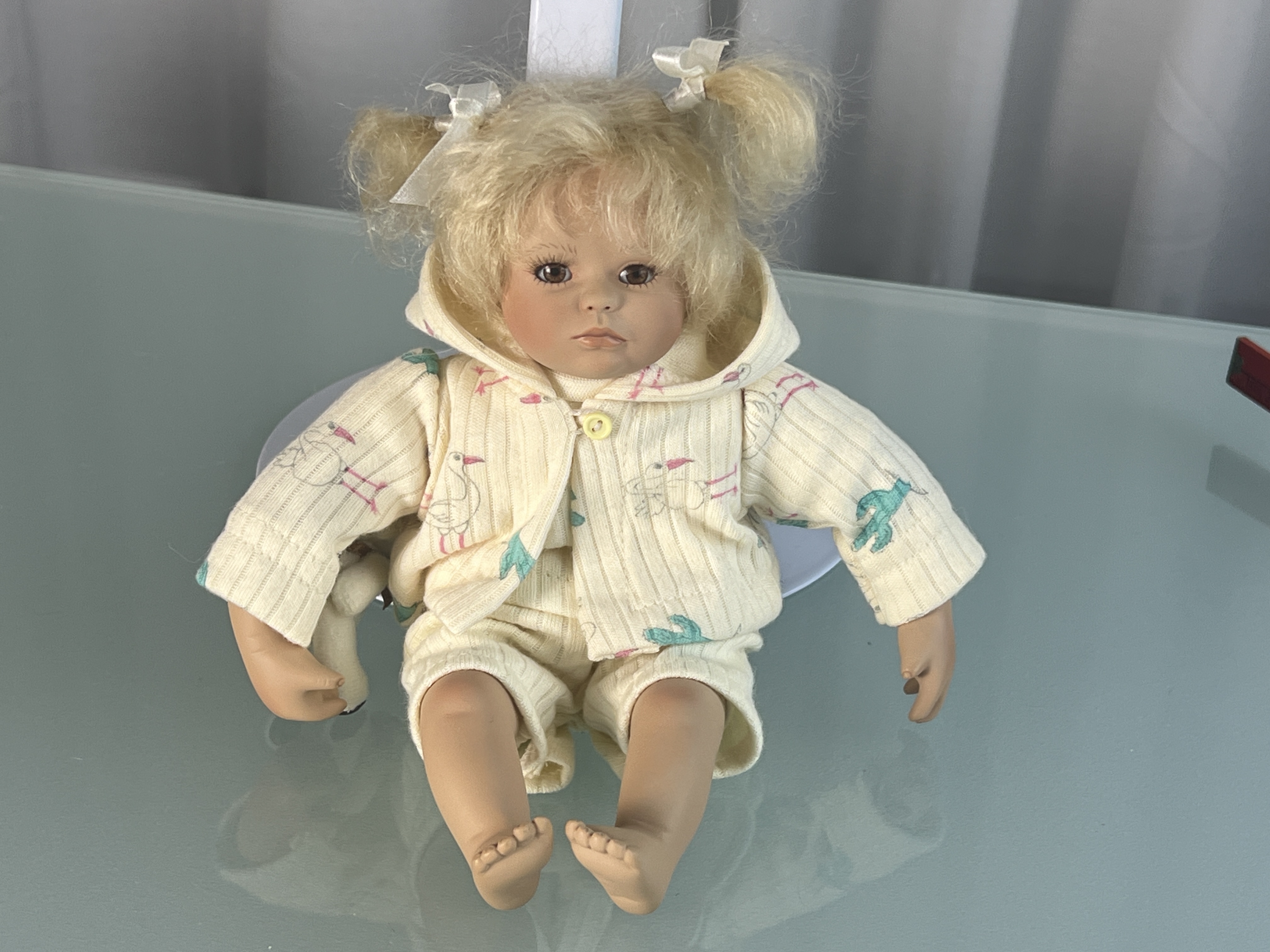 Gabriele Müller Porzellan Puppe 23 cm. Top Zustand.     Gabriele Müller Porzellan Puppe 23 cm. Top Zustand.