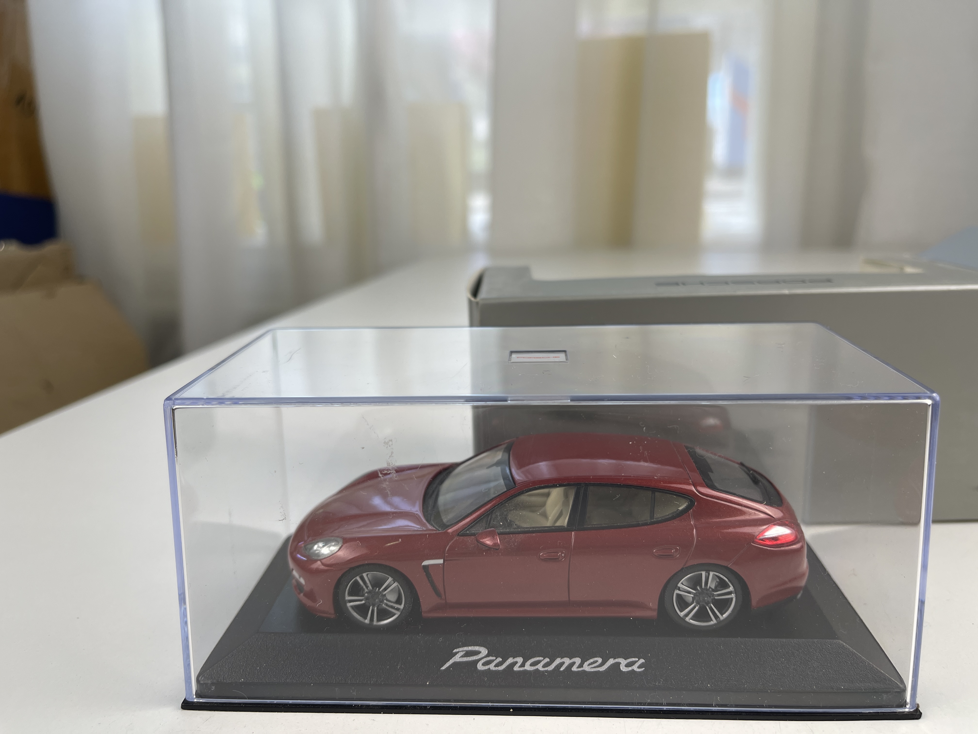 Modellauto Porsche Panamera - 1:43 - Top Zustand  