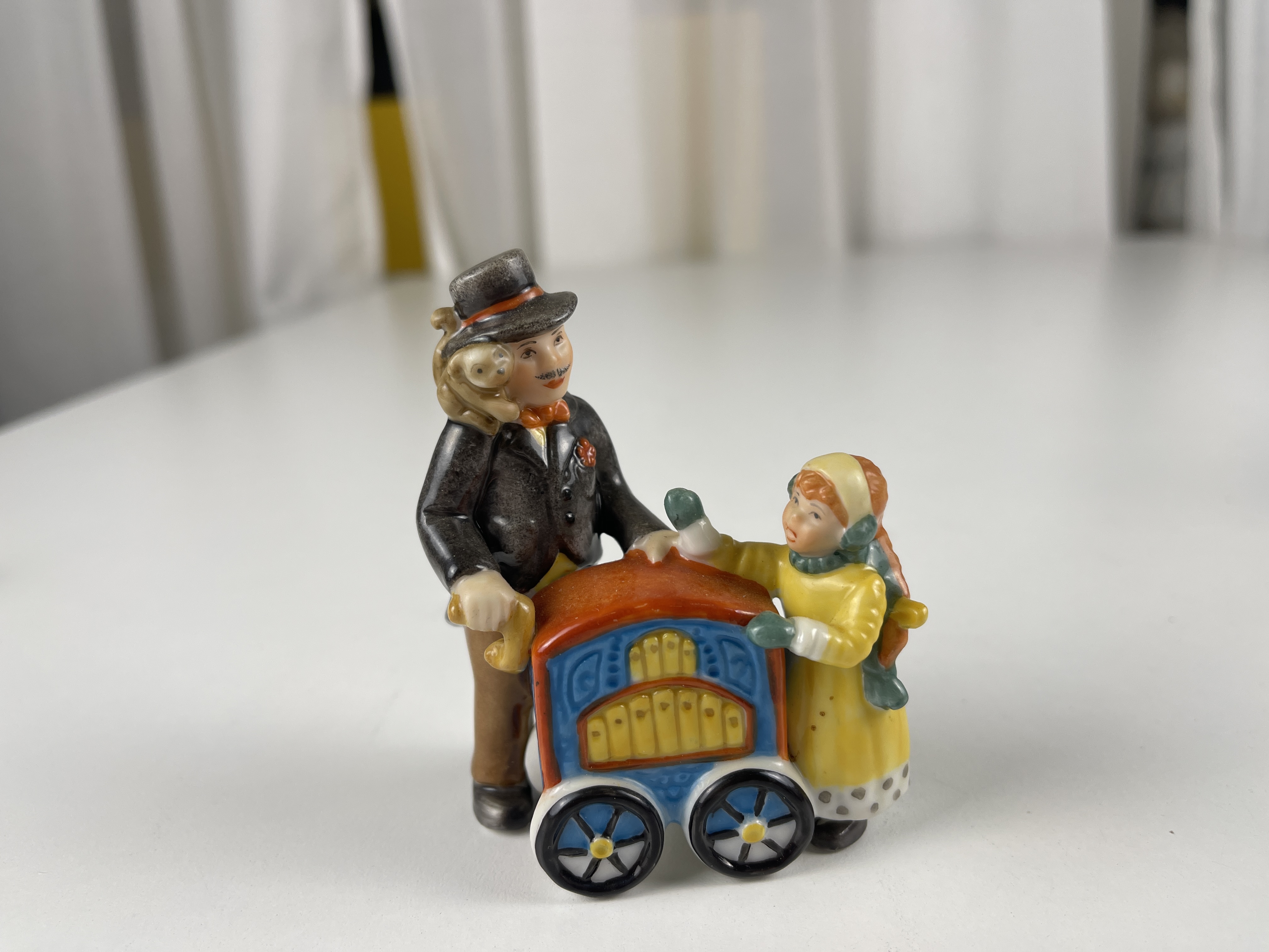  Hutschenreuther Porzellan Figur 9 cm. Top Zustand.  