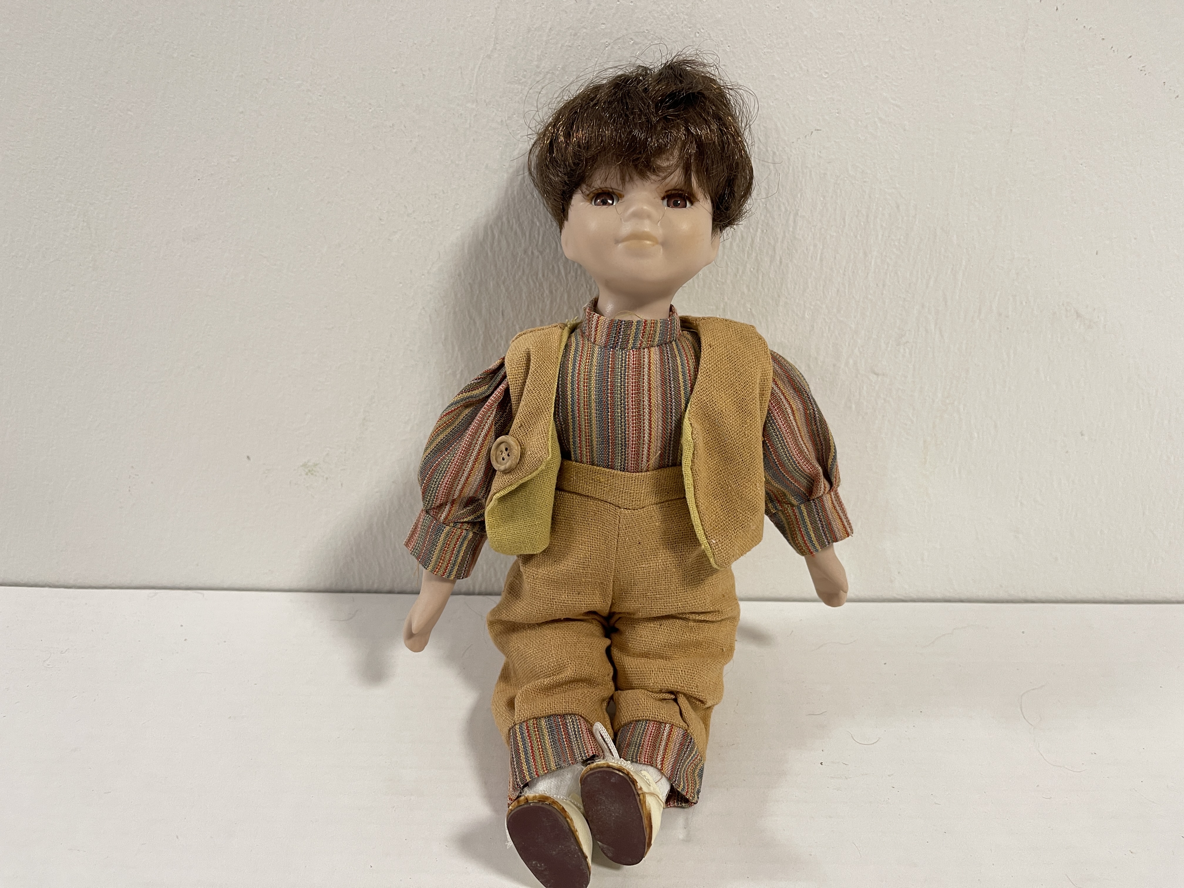 Künstlerpuppe Porzellanpuppe  36 cm. Zustand  siehe Fotos  