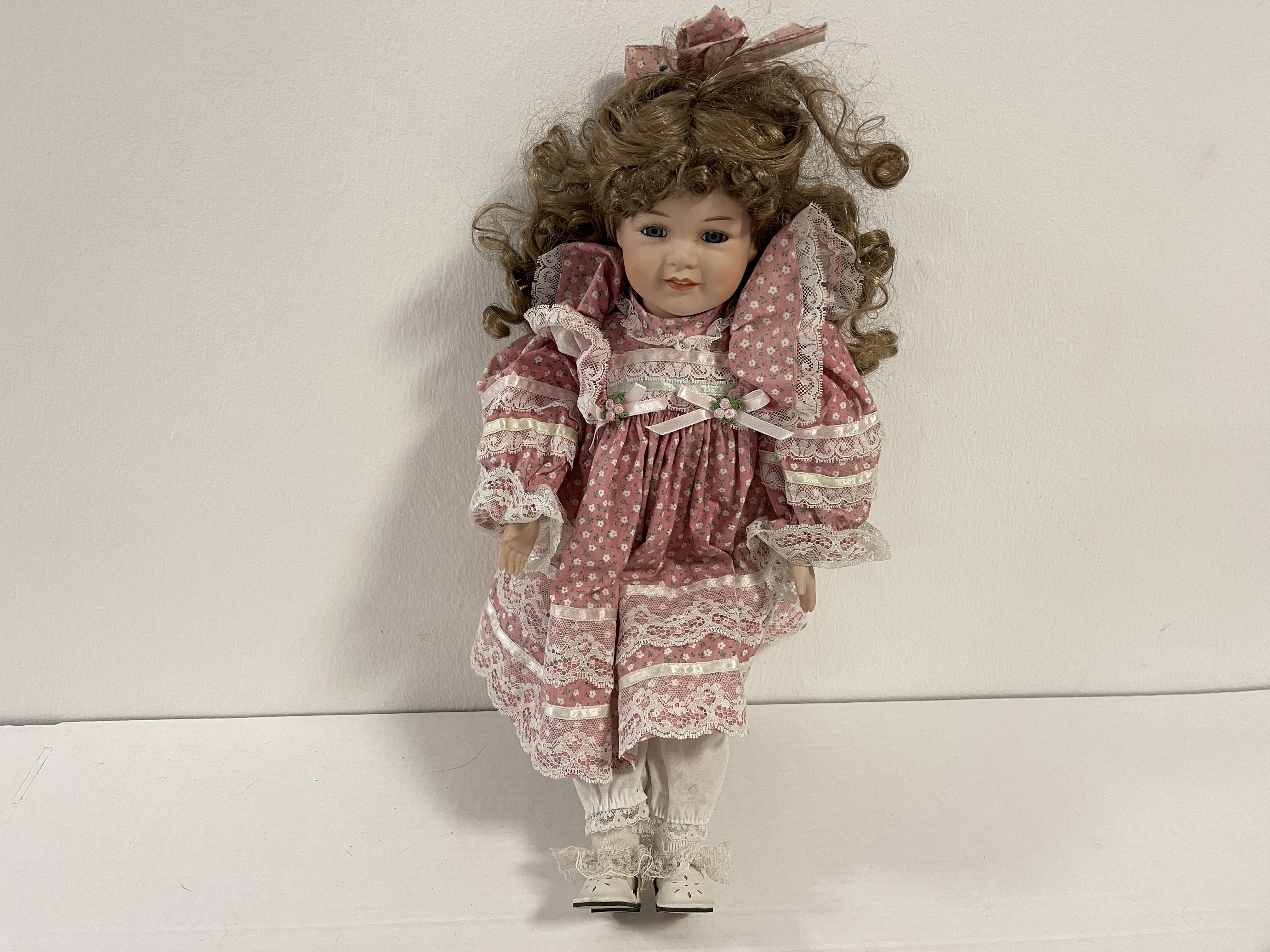Sammler Porzellan Puppe 44 cm. Zustand siehe Fotos 