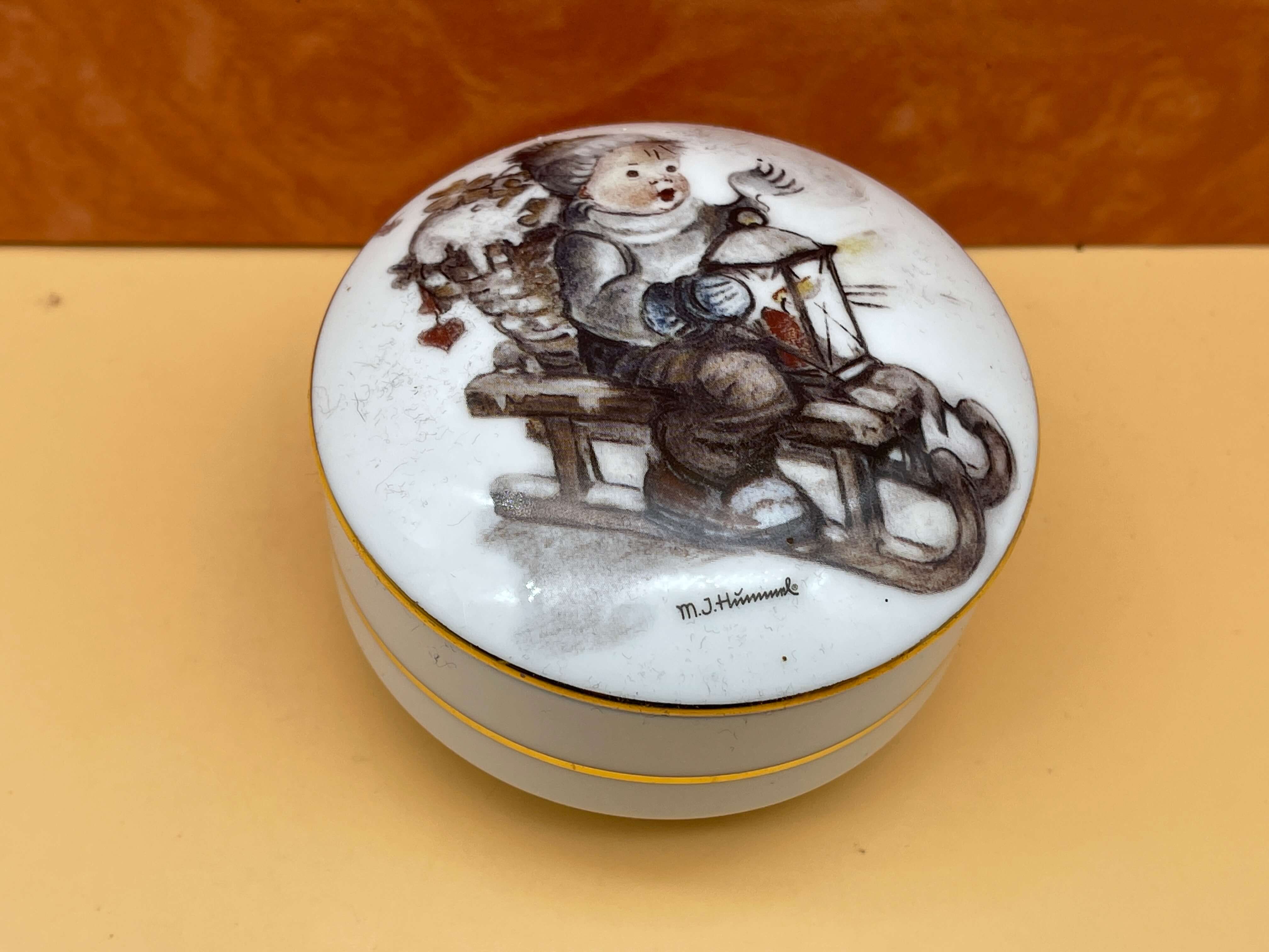 Hummel Figur Deckeldose 9,5 cm. 1 Wahl - Top Zustand 