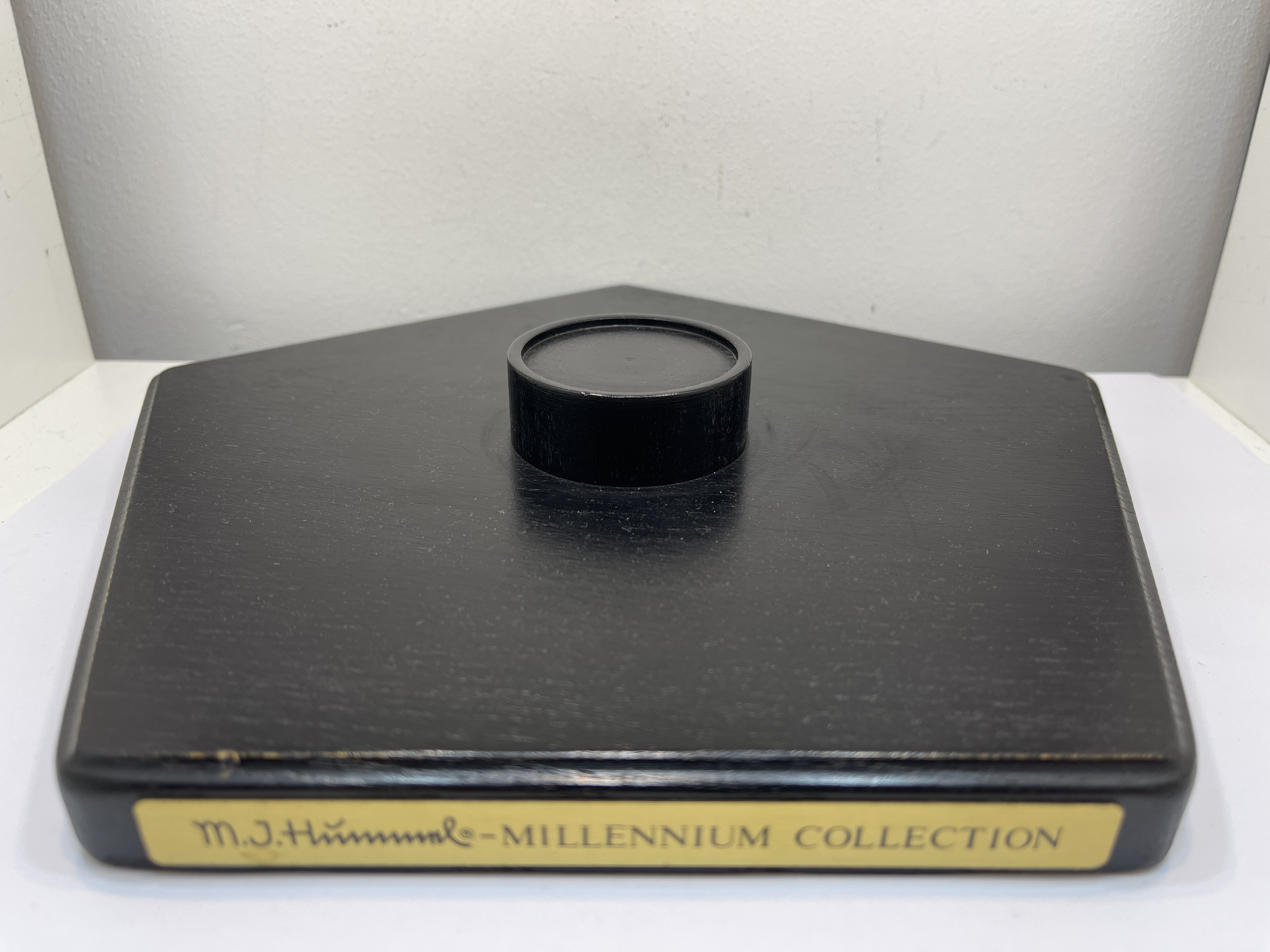 Hummel Figur Sockel  Podest 23,5 cm. Ø 1 Wahl. Top Zustand 