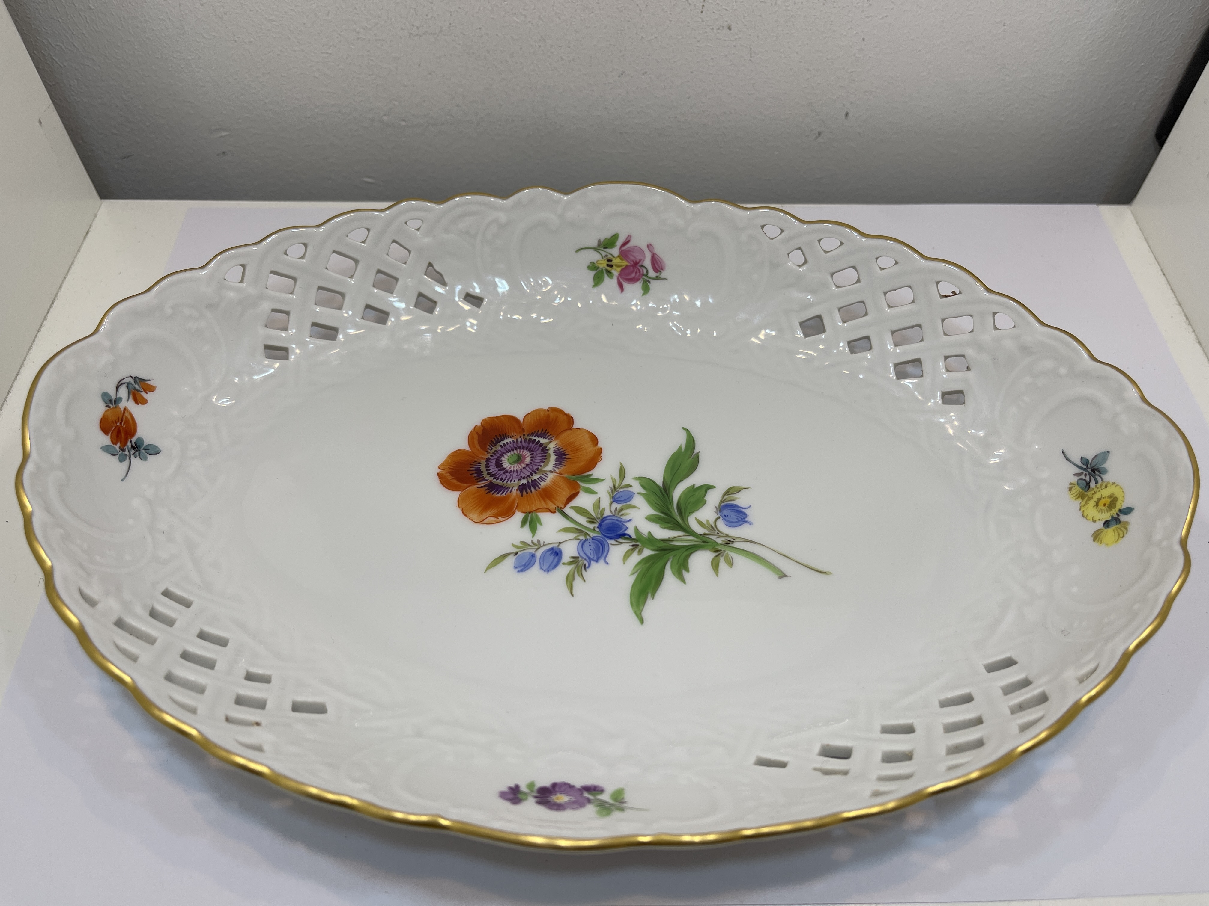 Meissen Schale 4,5 x 25 cm.  3 Wahl Top Zustand 