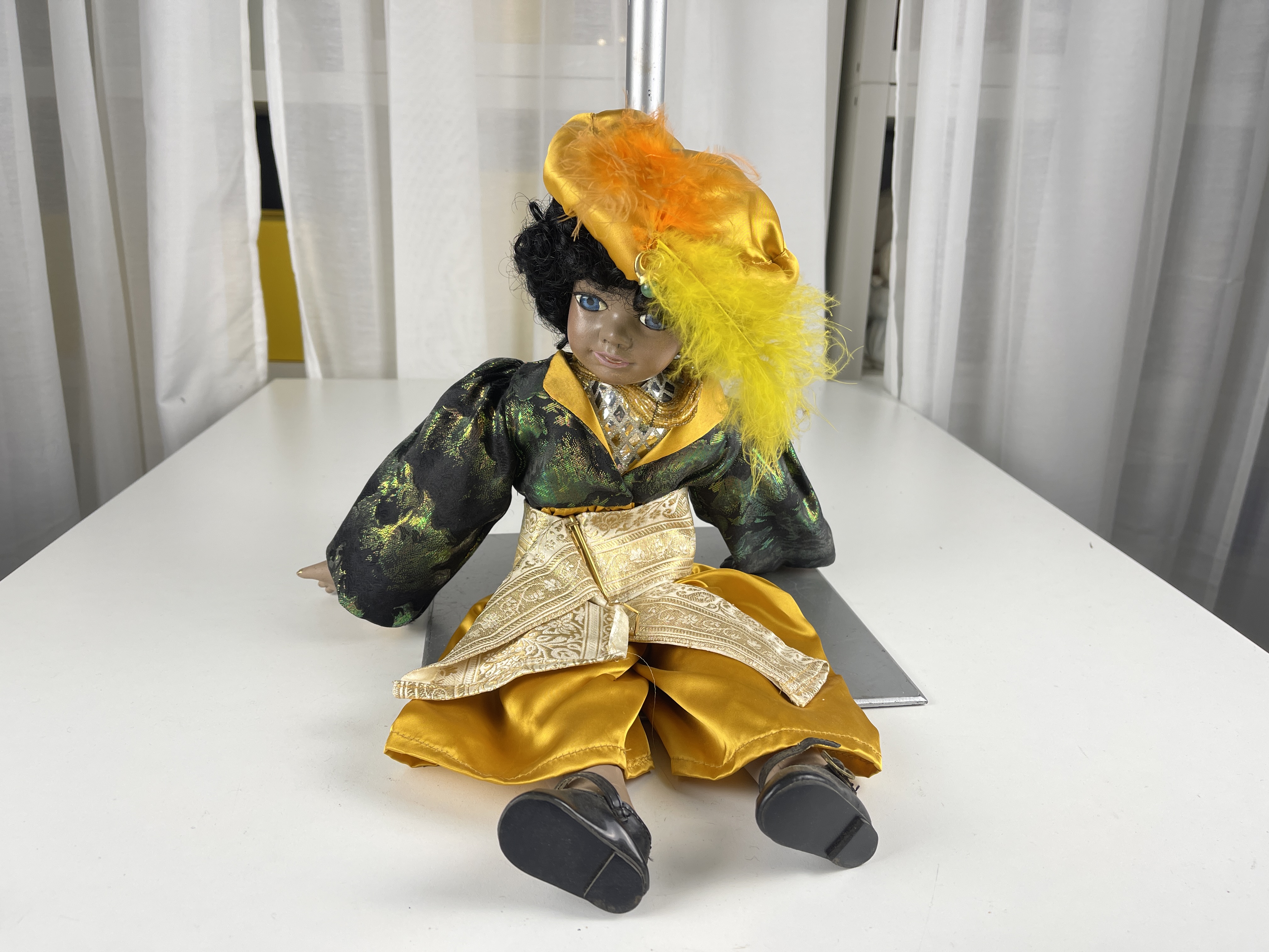 Porzellan Sammler Puppe 45 cm. Zustand siehe Fotos Raucherhaushalt  