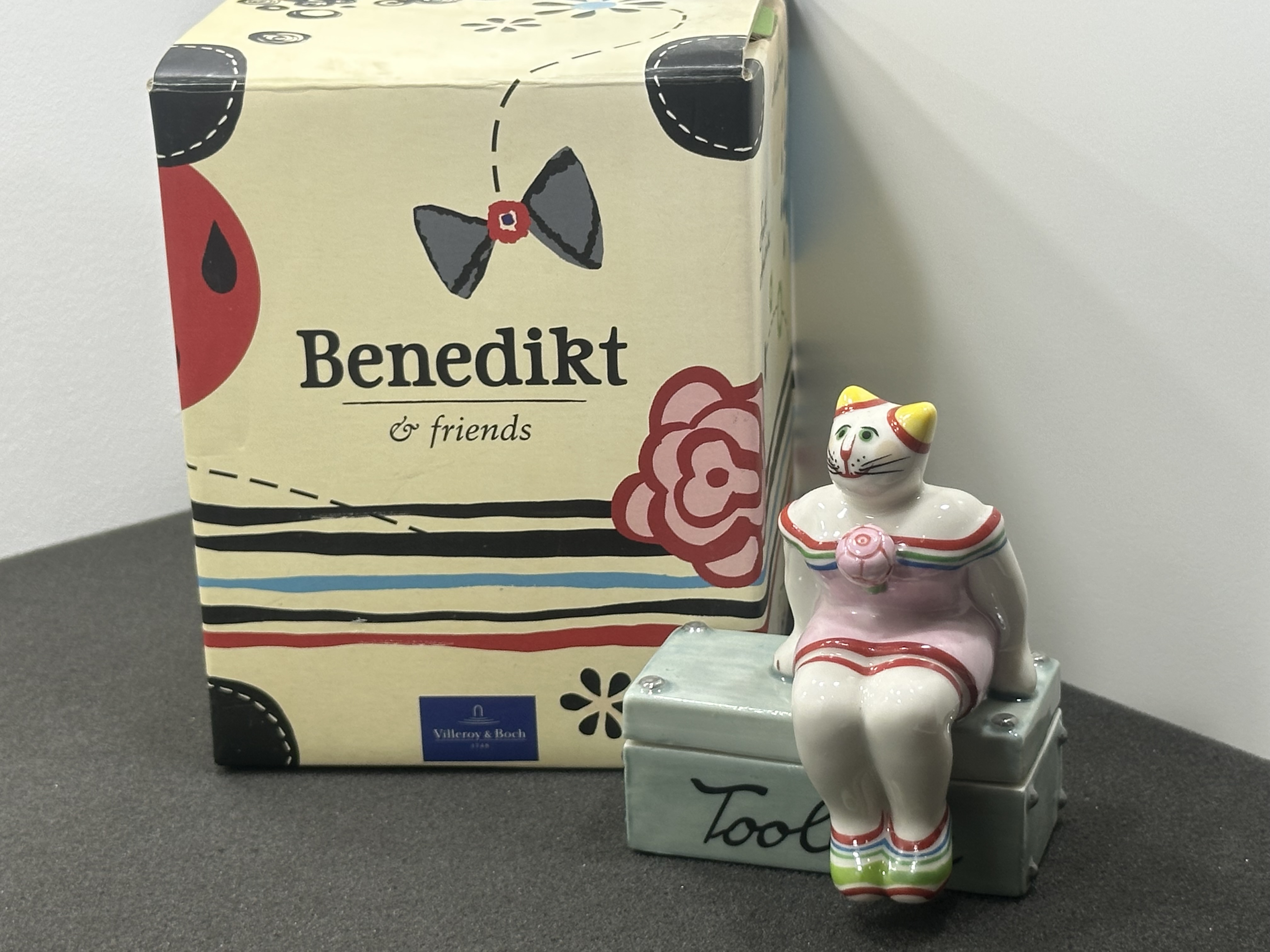 Villeroy und Boch Benedikt & friends Katze auf auf Werkzeugkoffer 8 cm, 1 Wahl - Top Zustand