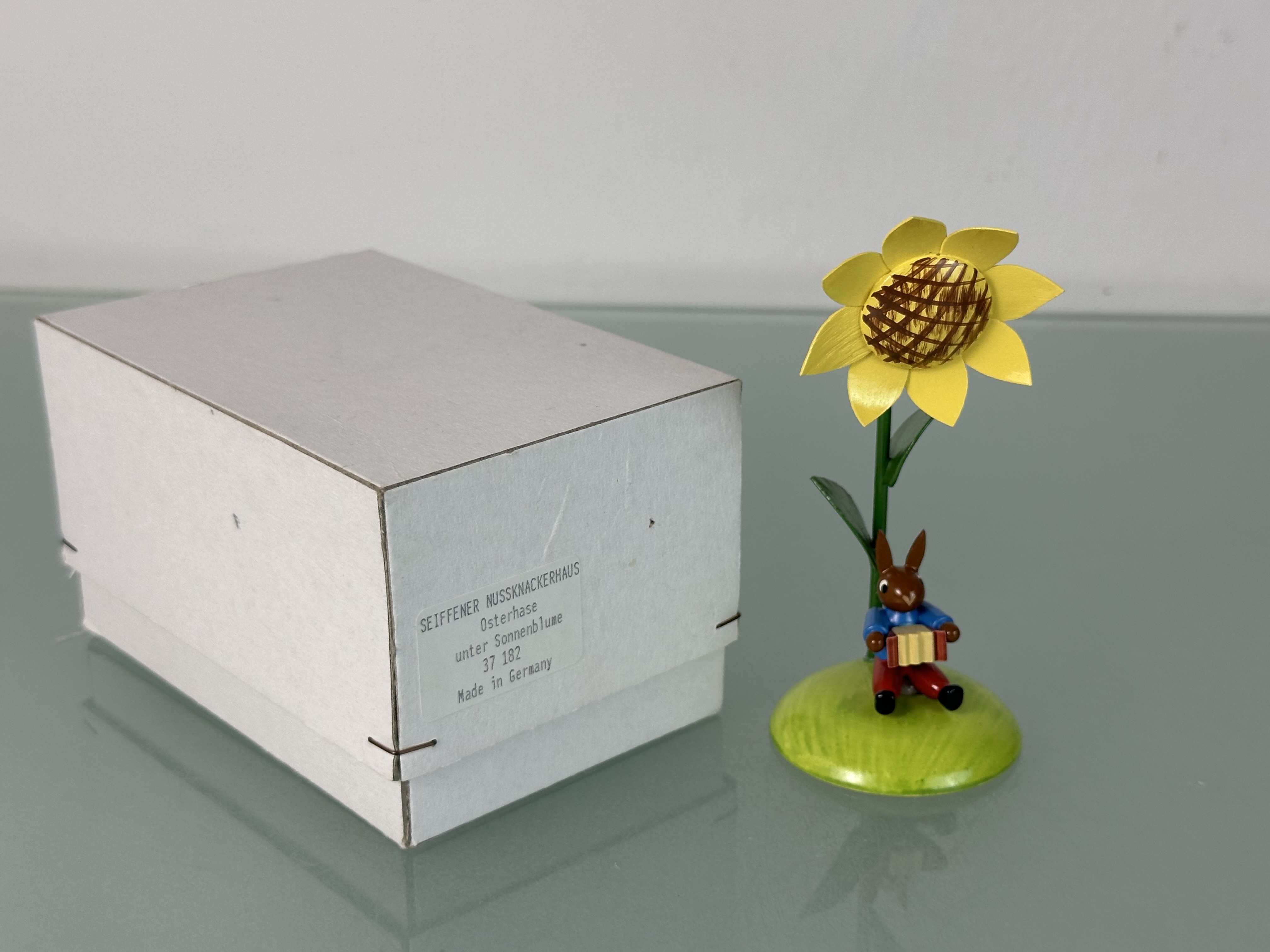 Erzgebirge Seiffener Osterhase unter Sonnenblume  11,9 cm. Top Zustand