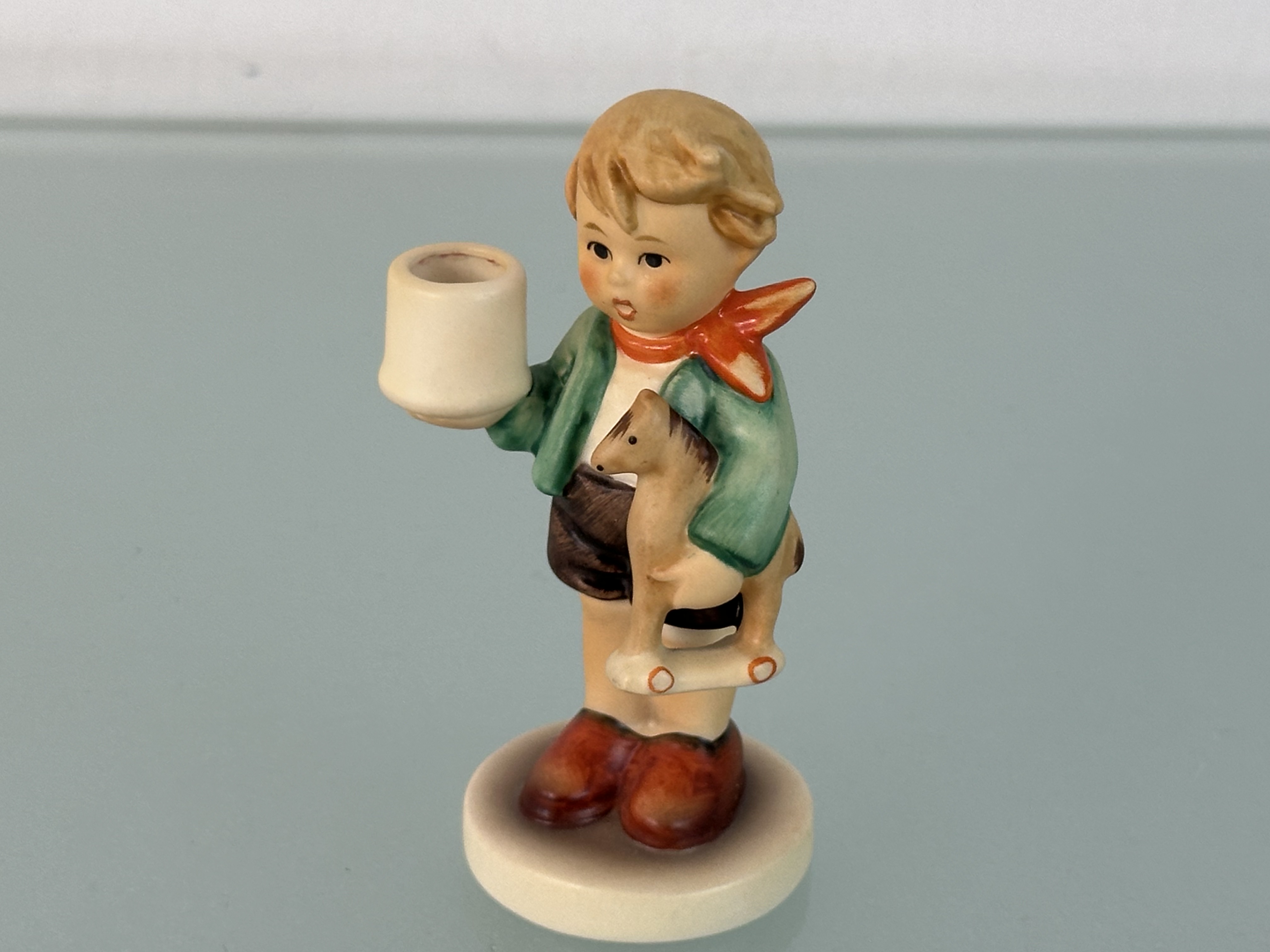  Hummel Figur 117 Junge mit Holzpferd Kerzenständer 9 cm. Top Zustand