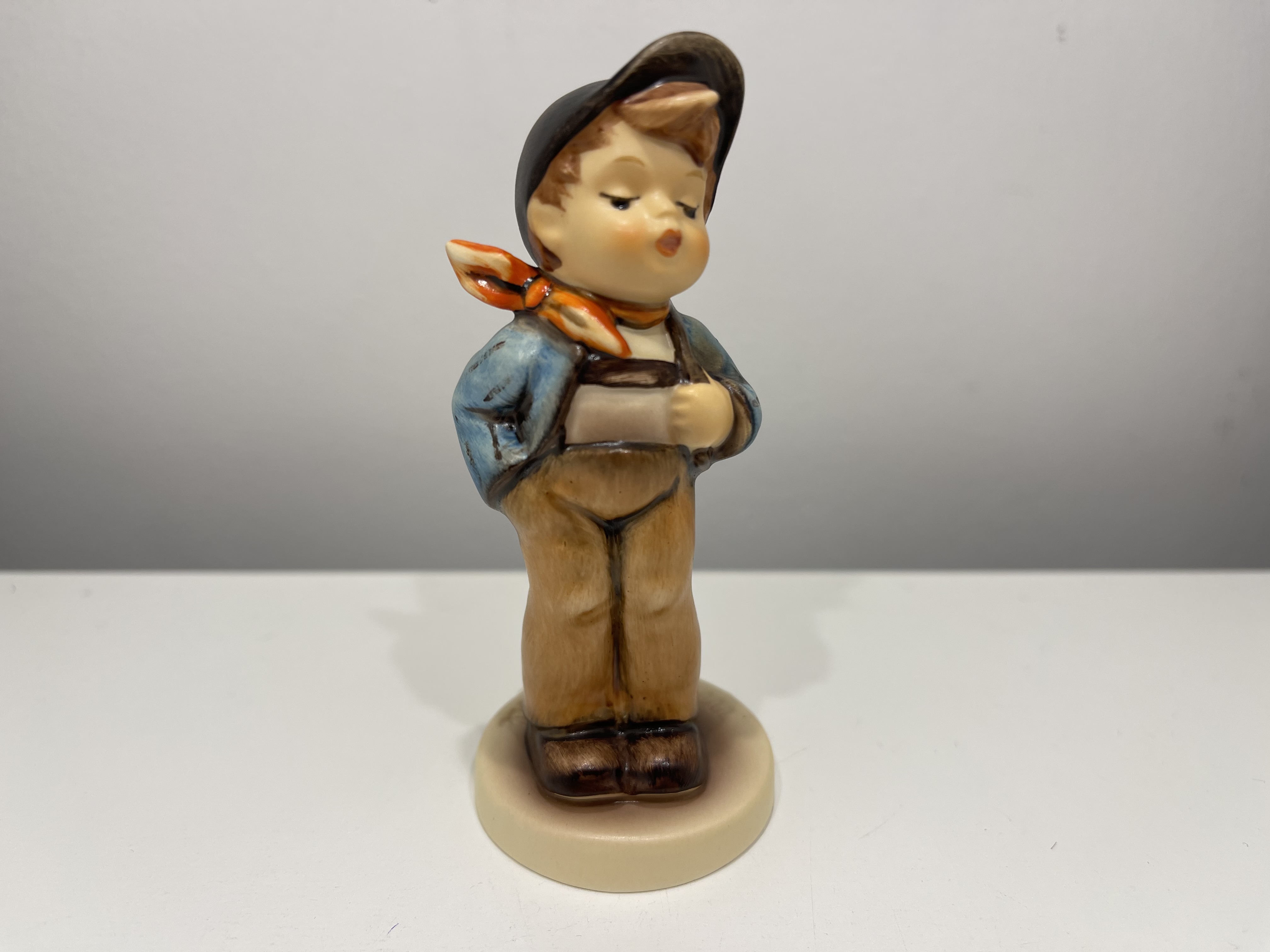 Hummel Figur 560 Ein fröhlicher Gesell 9,8 cm. 1 Wahl - Top Zustand     