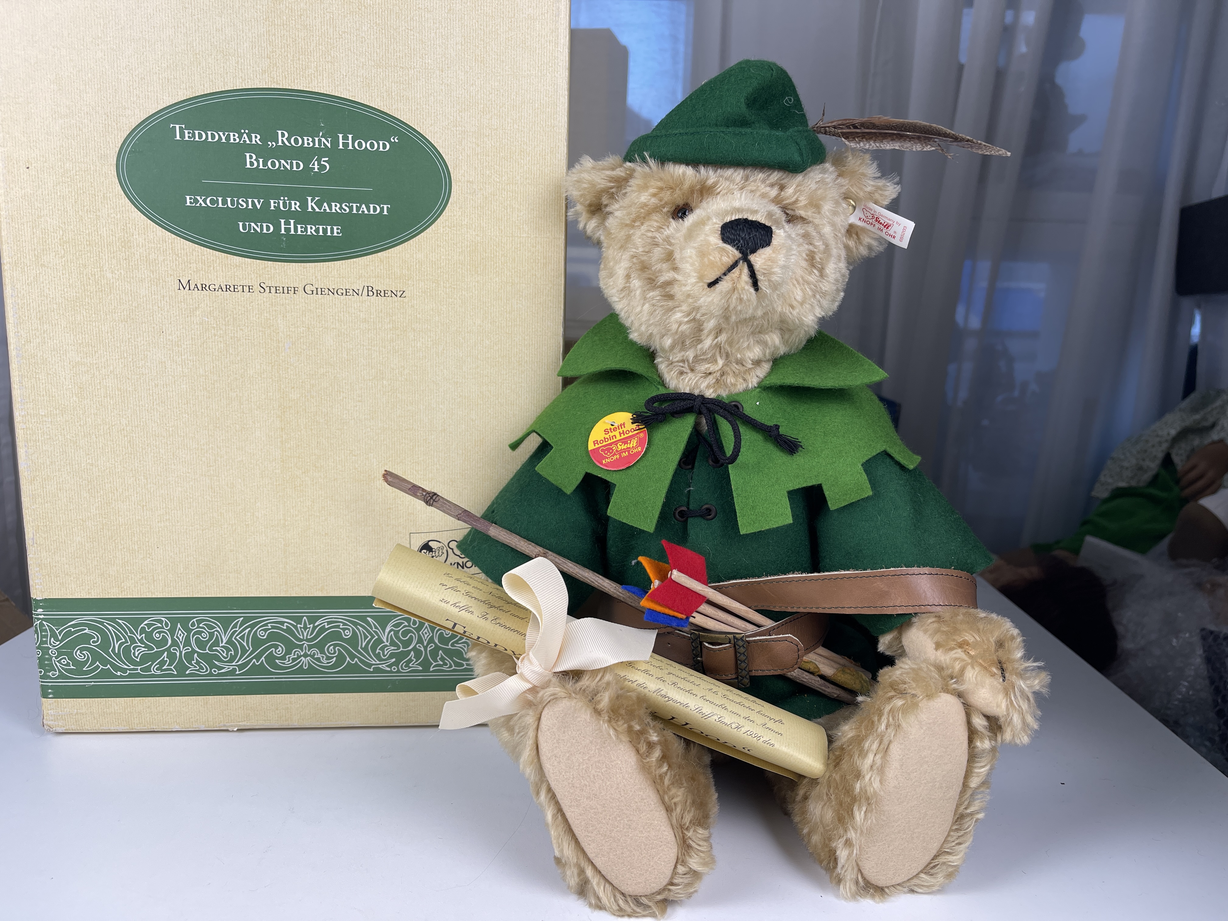Steiff Tier 655203 Teddy Bär Robin Hood 45 cm. Top Zustand   + OVP
