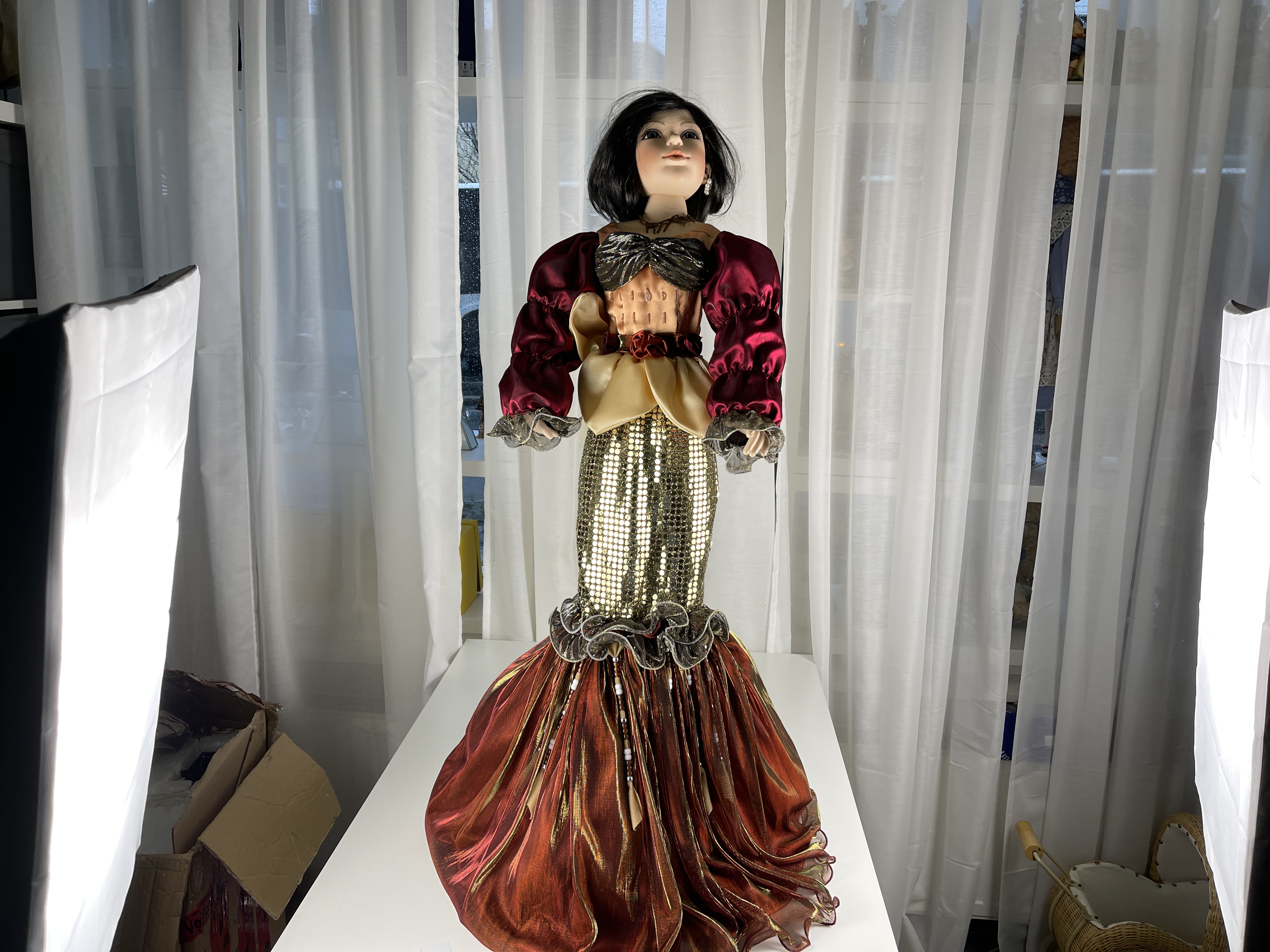 Künstlerpuppe Oncrown Porzellan Puppe  102 cm Top Zustand 