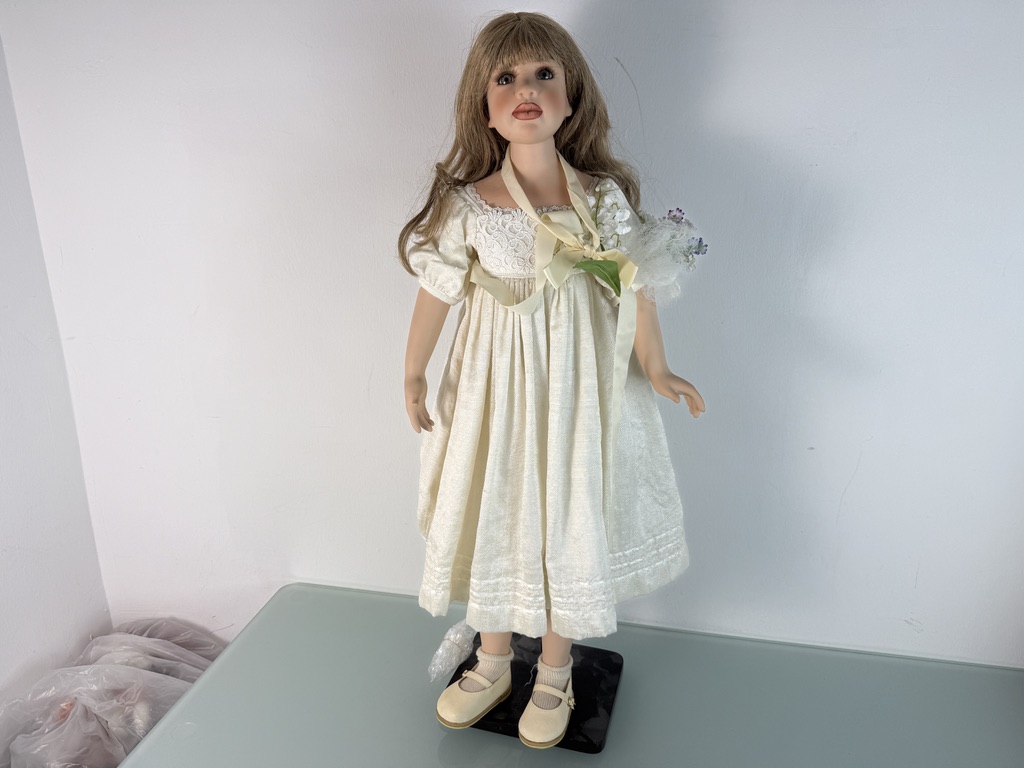Künstlerpuppe Ruby Doll Porzellan Puppe 82 cm. Top Zustand   