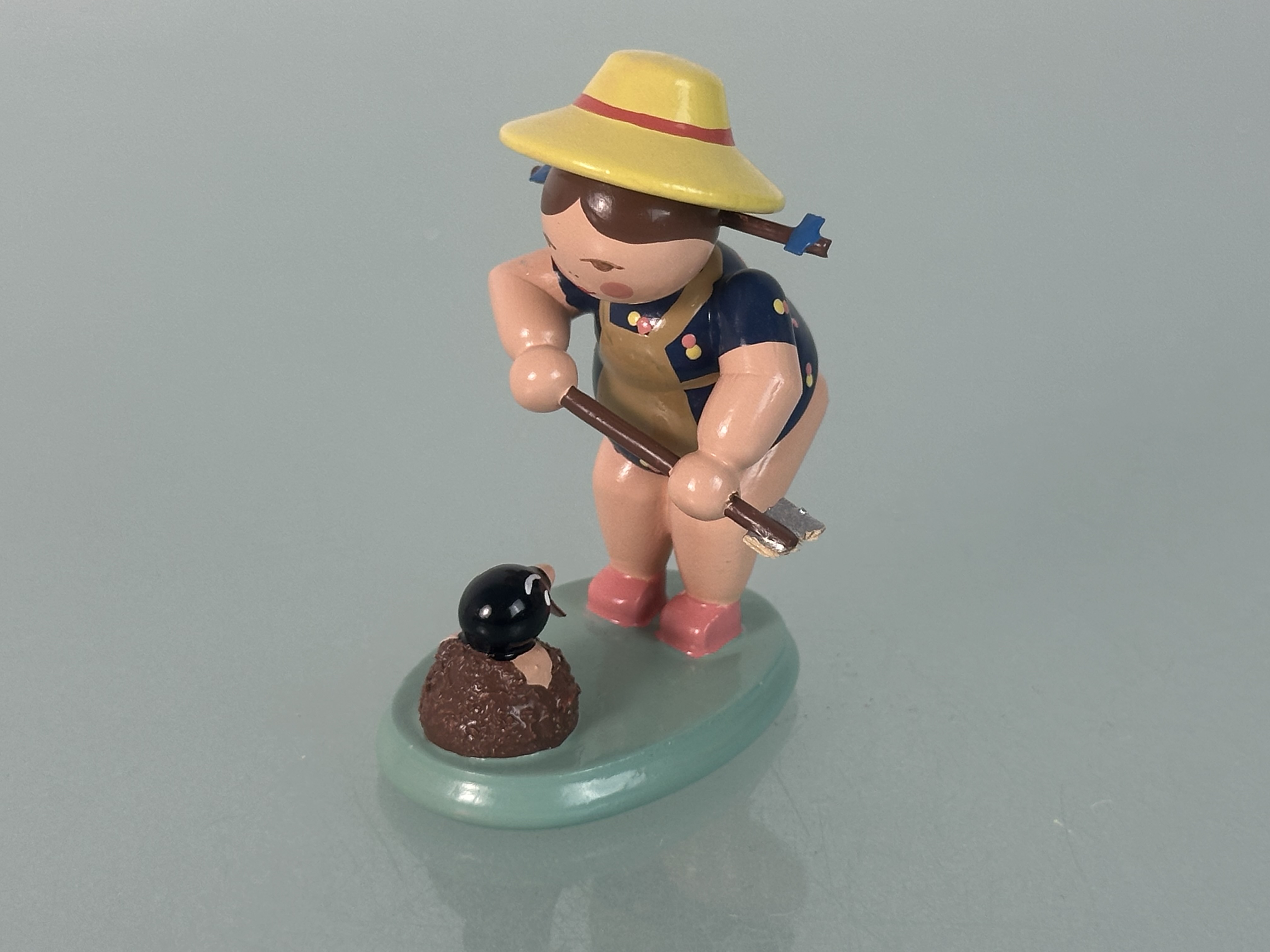 Erzgebirge Seiffener Figur Mädchen mit Maulwurf 7,3 cm. Zustand siehe Fotos