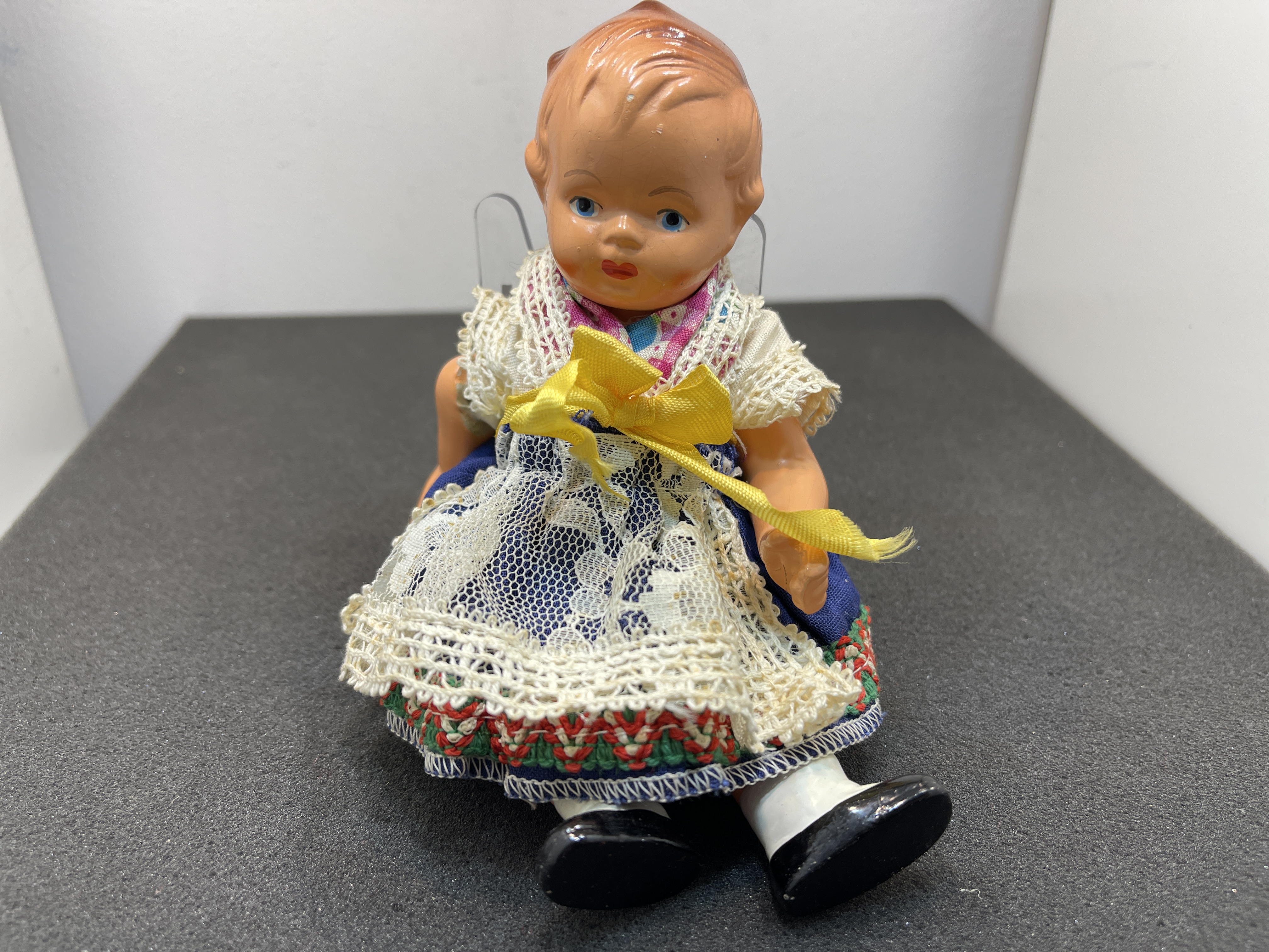 Alte Puppe Sammler Porzellan Puppe 18 cm. Zustand siehe Fotos