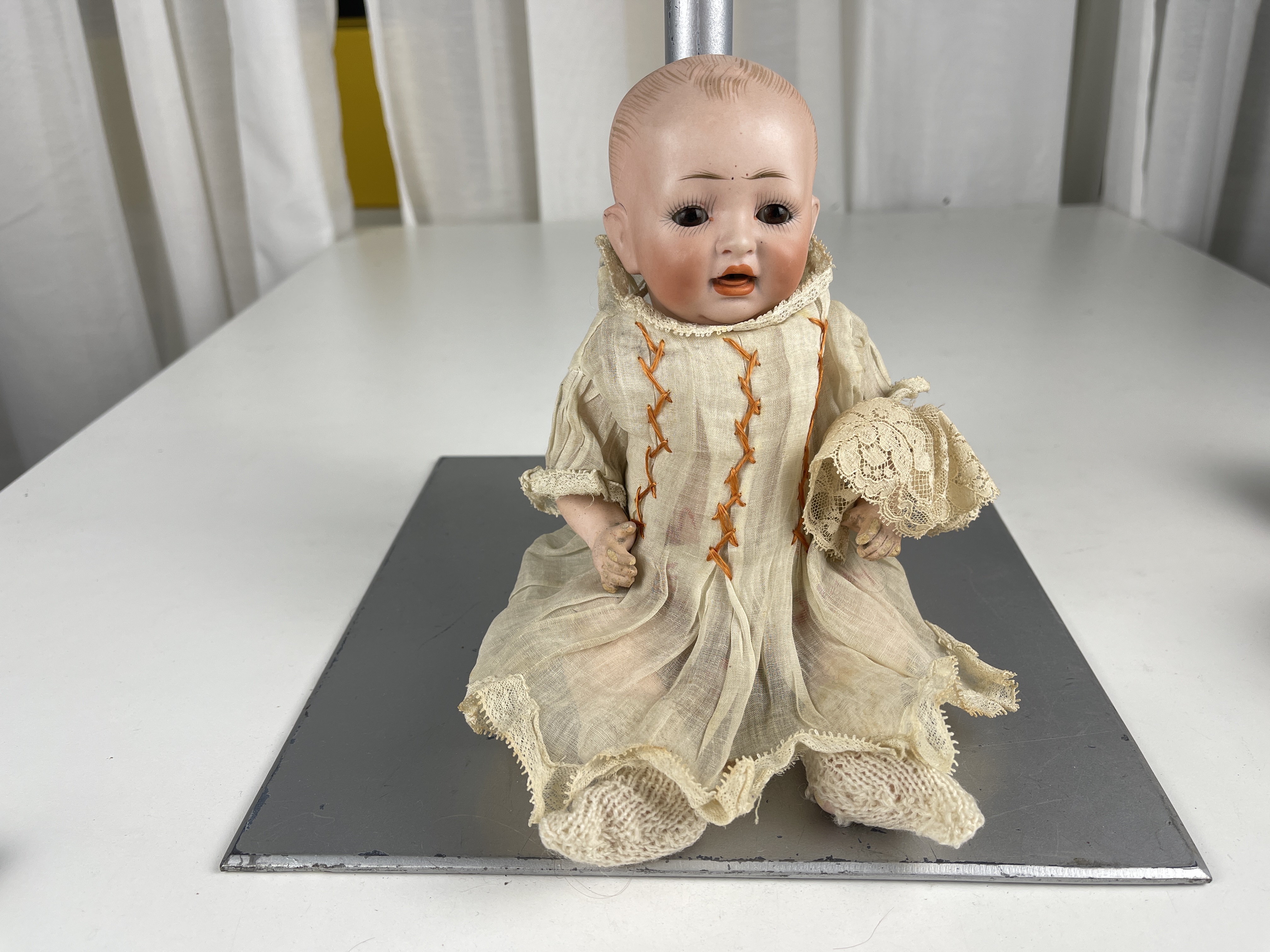 Alte Puppe Sammler Porzellankopf Puppe 26 cm. Zustand Siehe Fotos. 