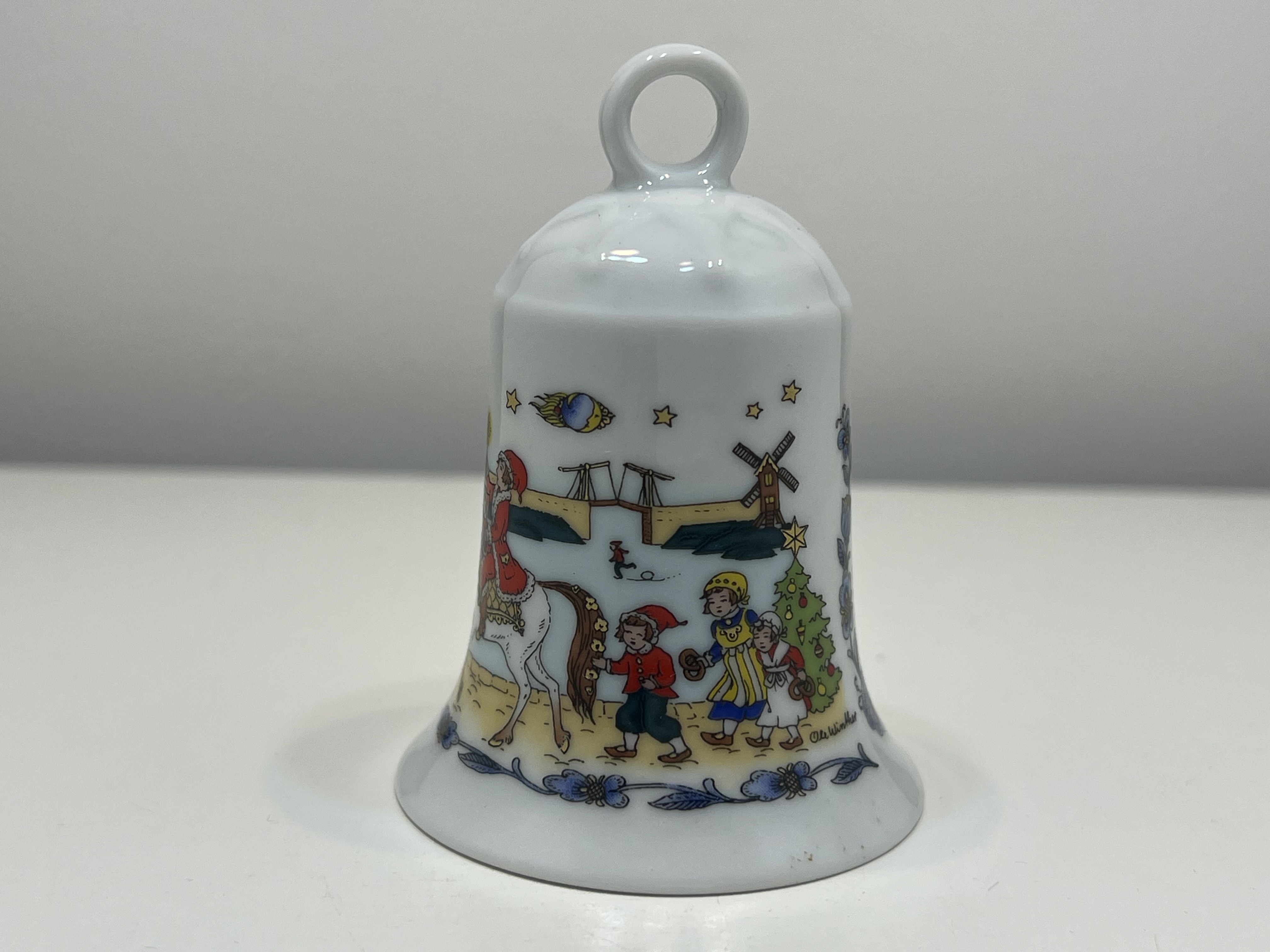  Hutschenreuther 1999 Weihnachtsglocke  7 cm. Top Zustand.  