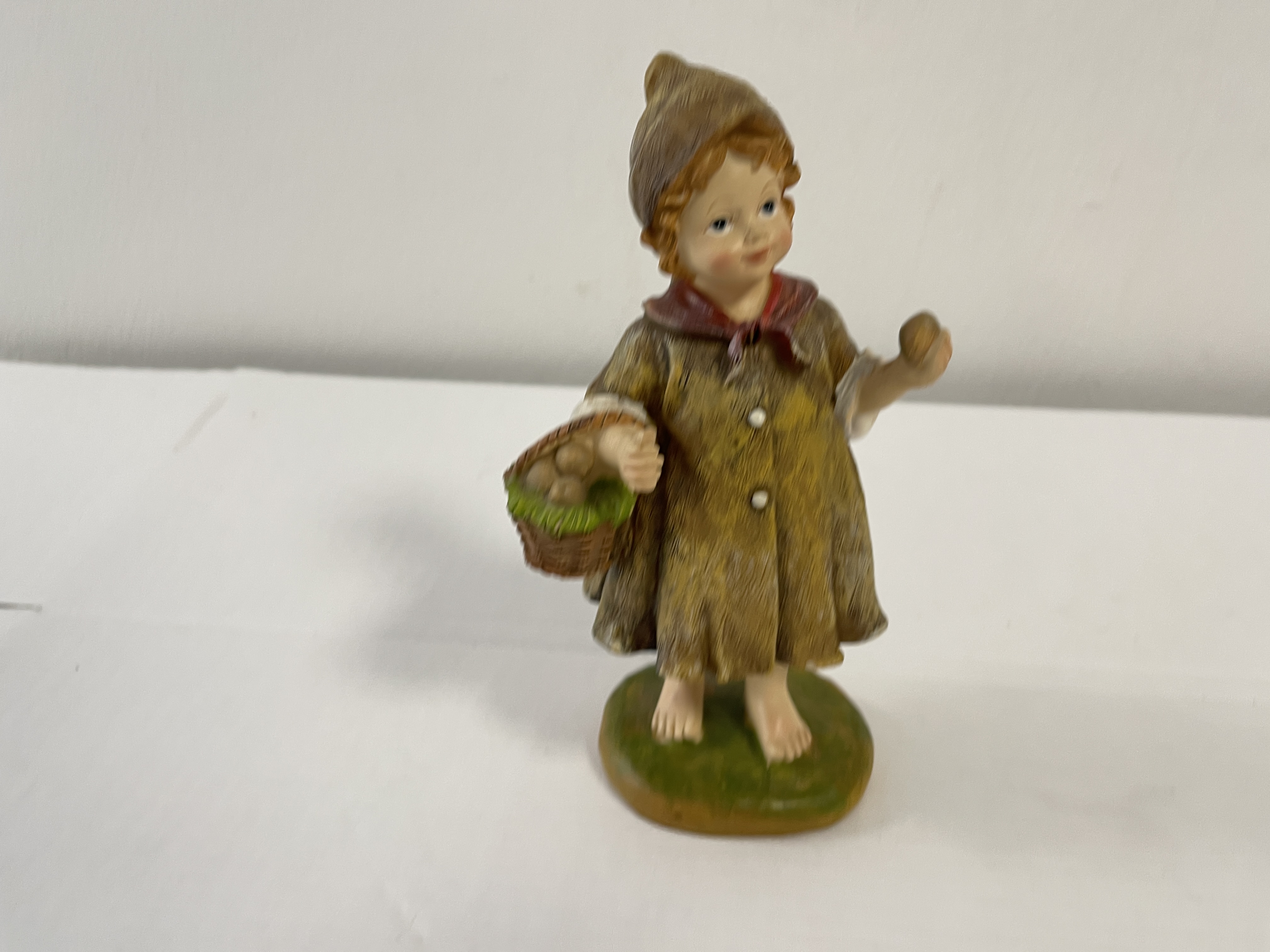 Sammler Figur Kunststoff 21 cm. Zustand siehe Fotos    