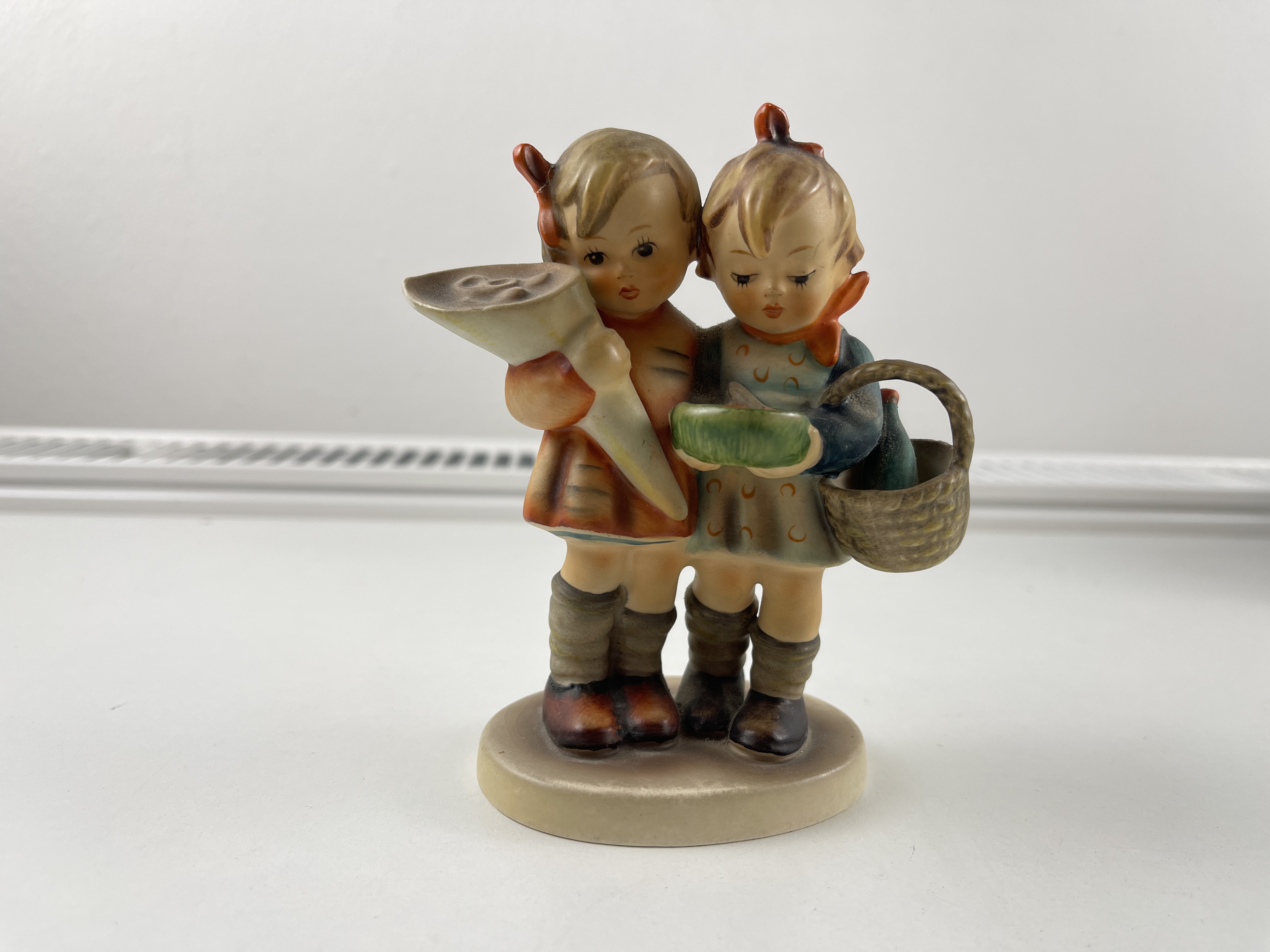 Hummel Figur 52/0 Hausmütterchen 13 cm. 1 Wahl, Zustand  siehe Fotos 