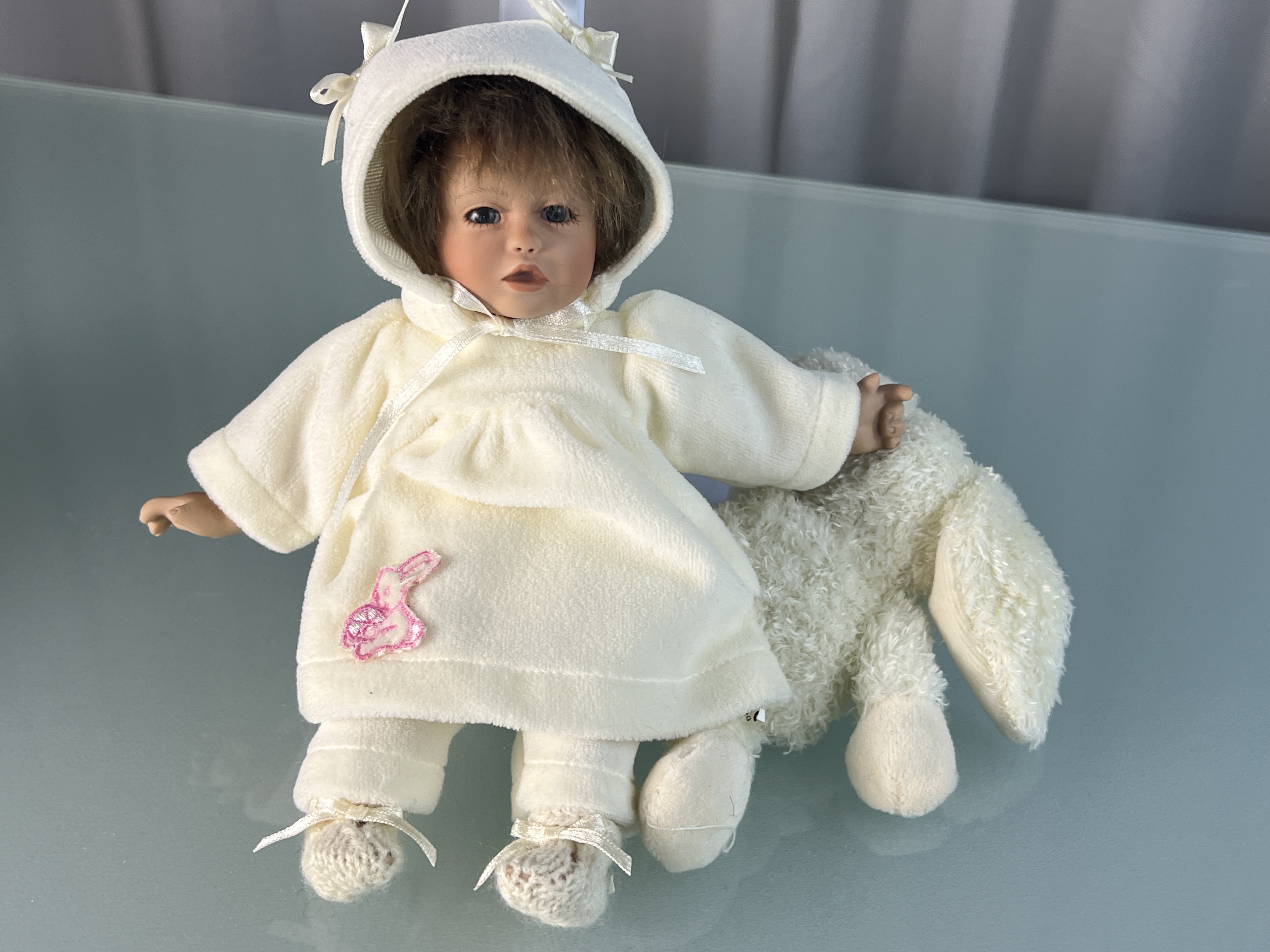 Gabriele Müller Porzellan Puppe 23 cm. Top Zustand.     Gabriele Müller Porzellan Puppe 23 cm. Top Zustand.