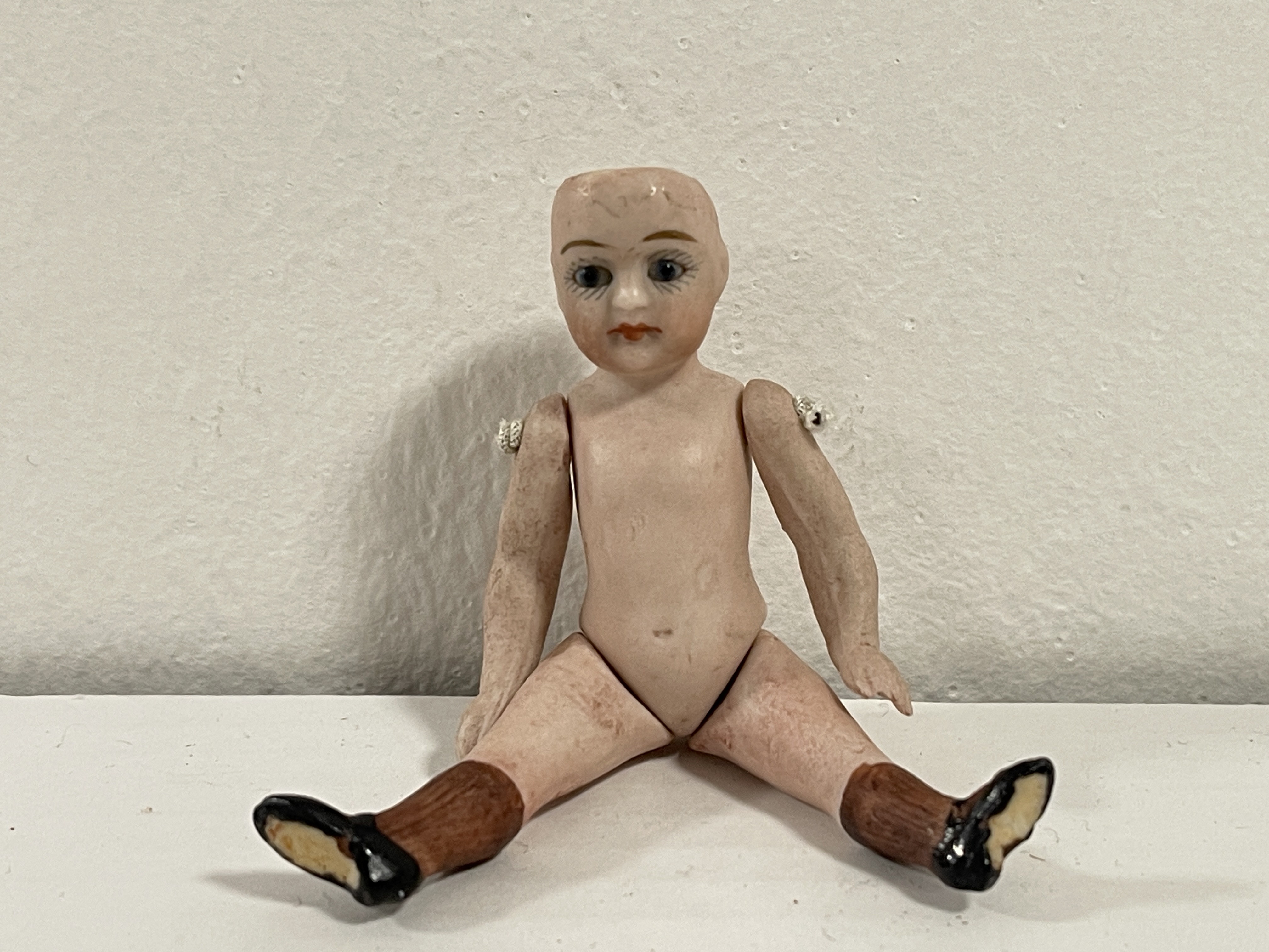 Alt Künstlerpuppe Porzellan Puppe  9 cm Zustand Siehe Fotos.   