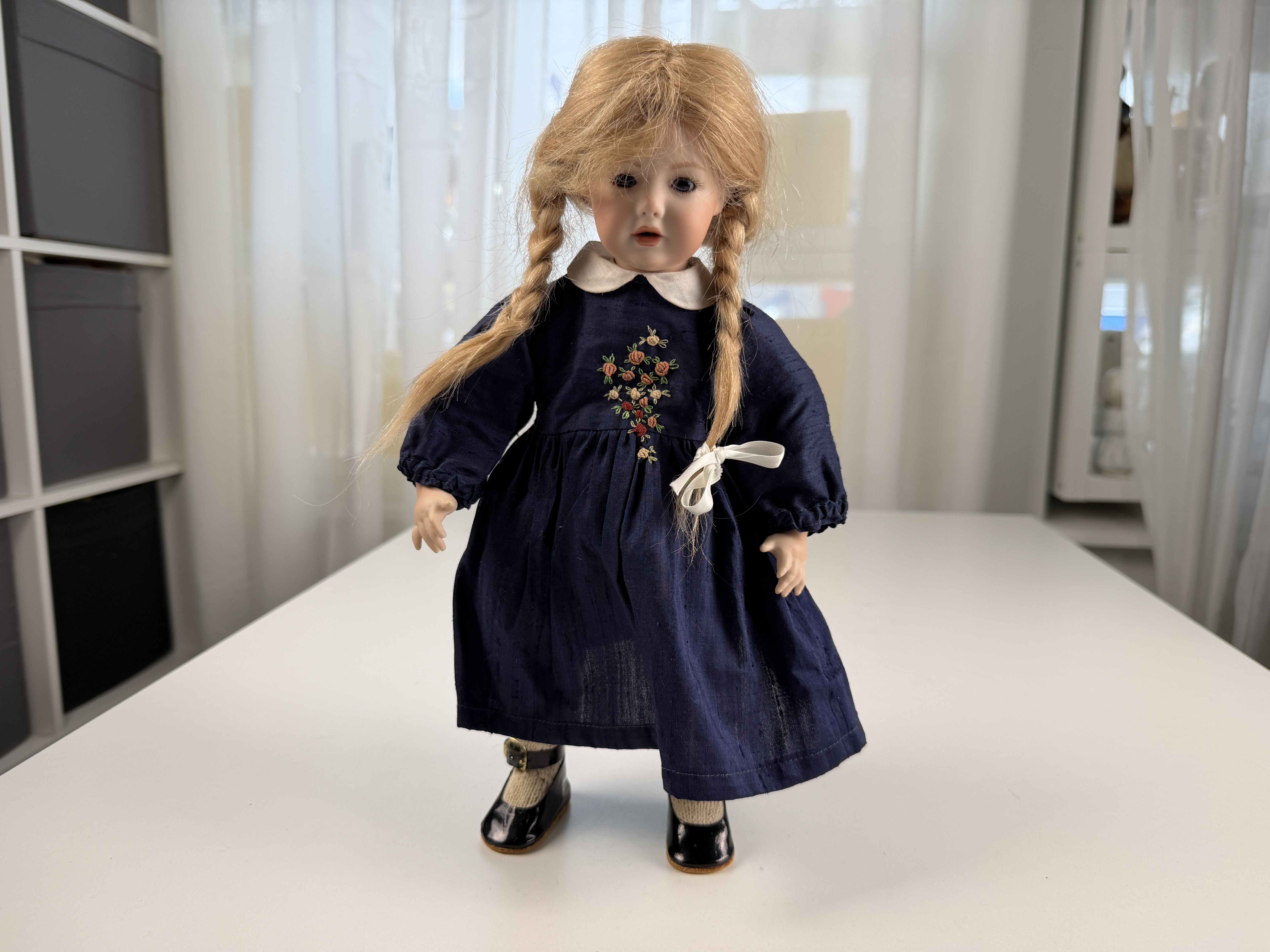 Künstlerpuppe Porzellan Puppe 34 cm. Top Zustand    