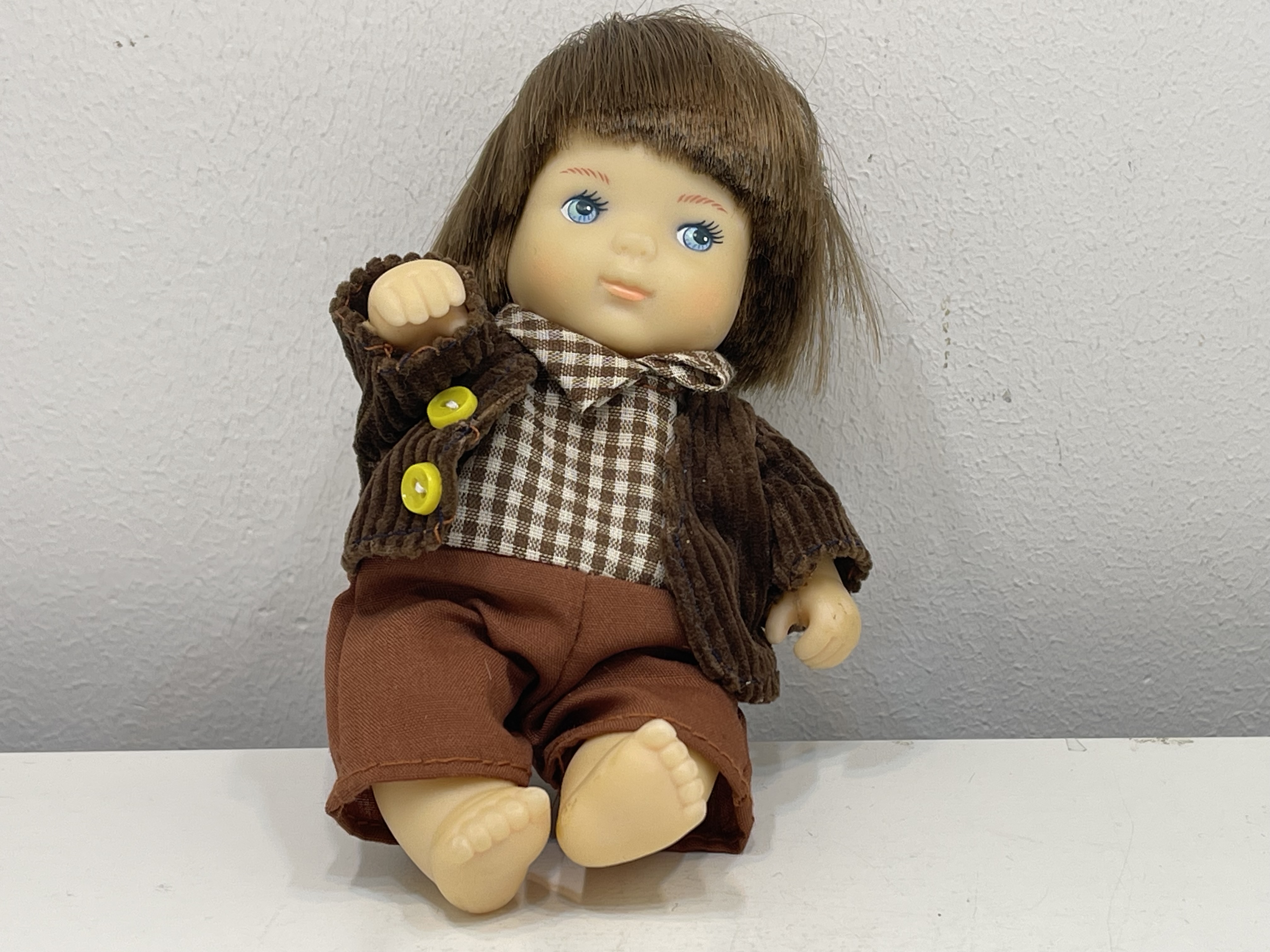 Sammler Vinyl Puppe 14 cm. Zustand siehe Fotos  