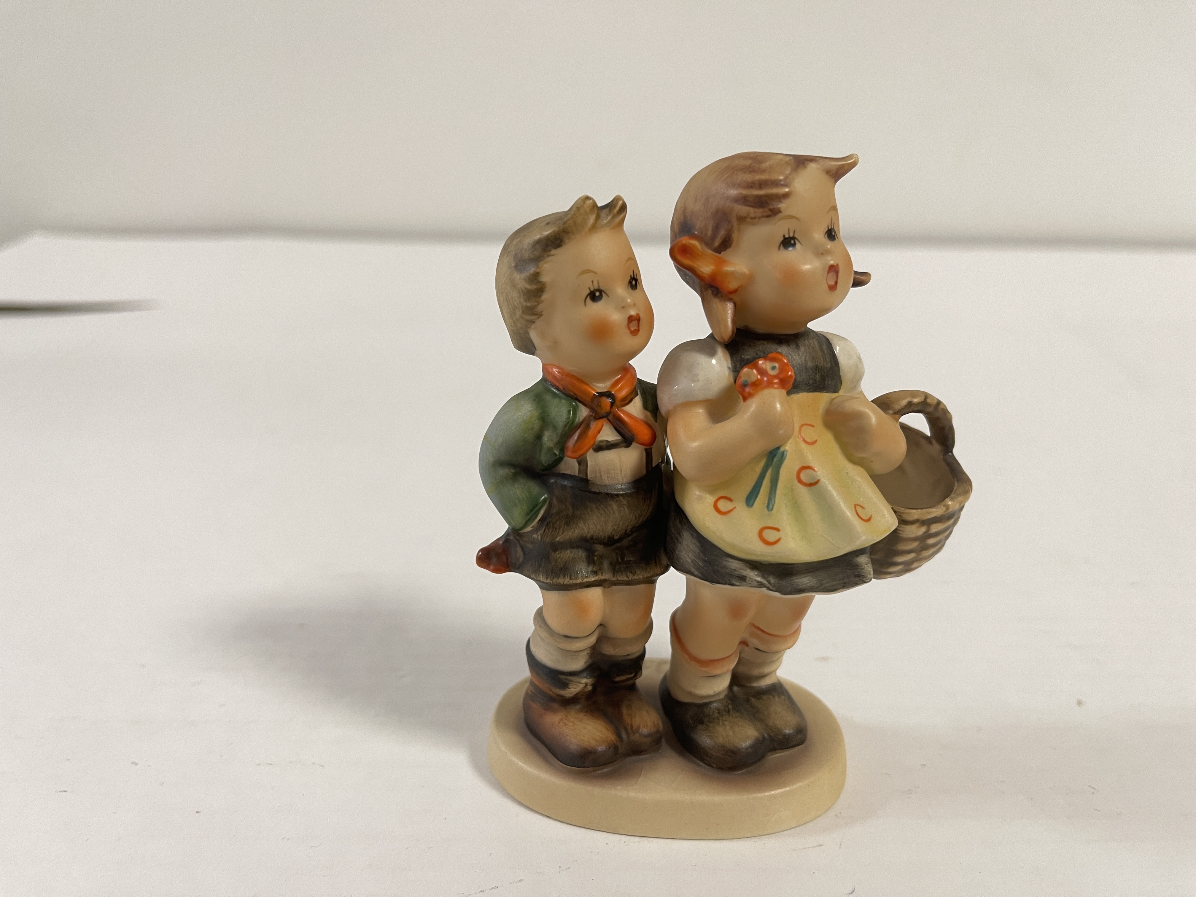 M.I. Hummel Figur 49 3/0 Brüderlein & Schwesterlein 11 cm. 1 Wahl, Top Zustand.  
