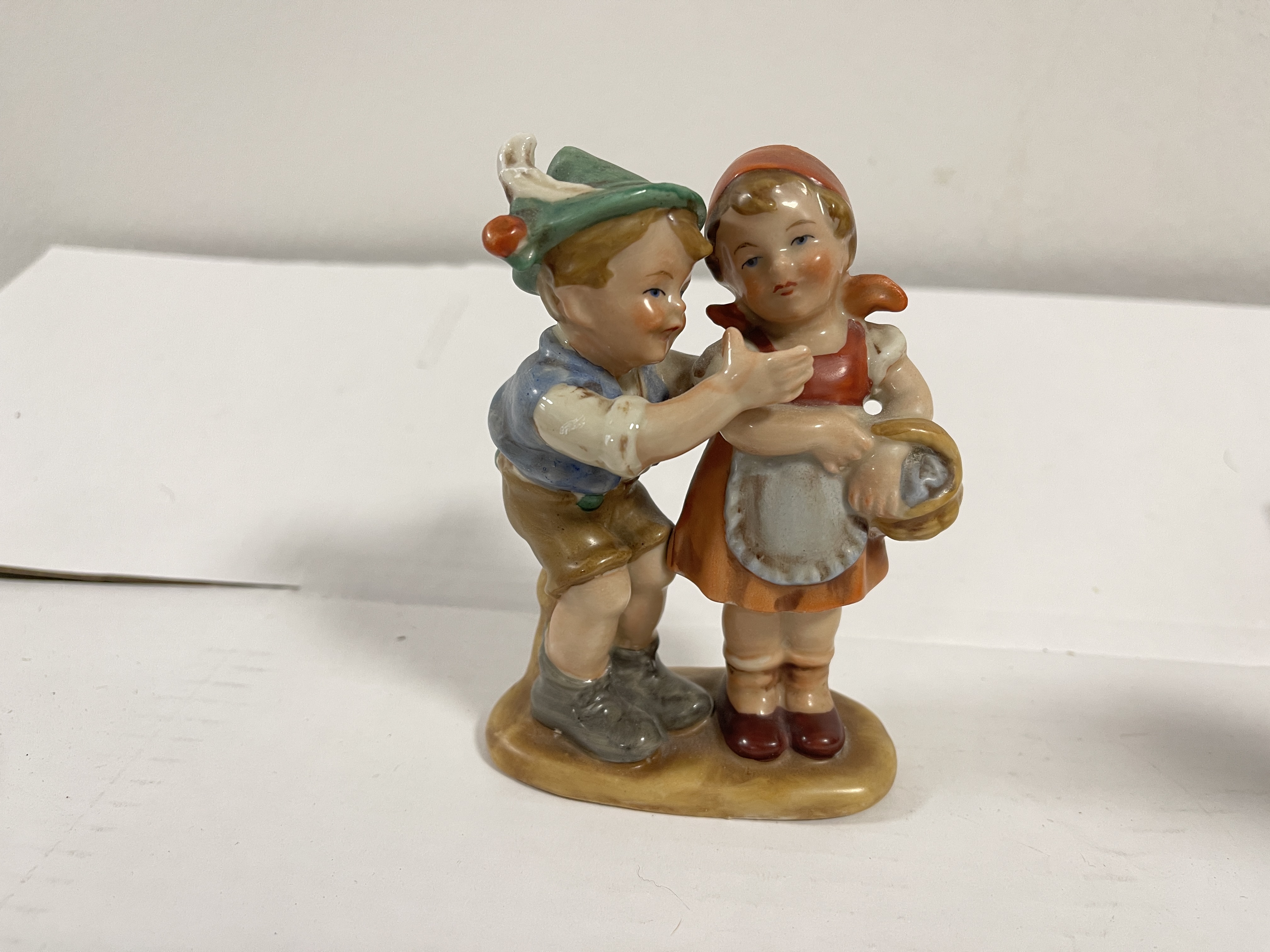 Sammler Figur Porzellan 12 cm. Zustand siehe Fotos 