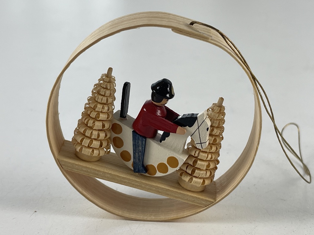 Erzgebirge Figur Ornament 6,5 cm. Zustand siehe Fotos  