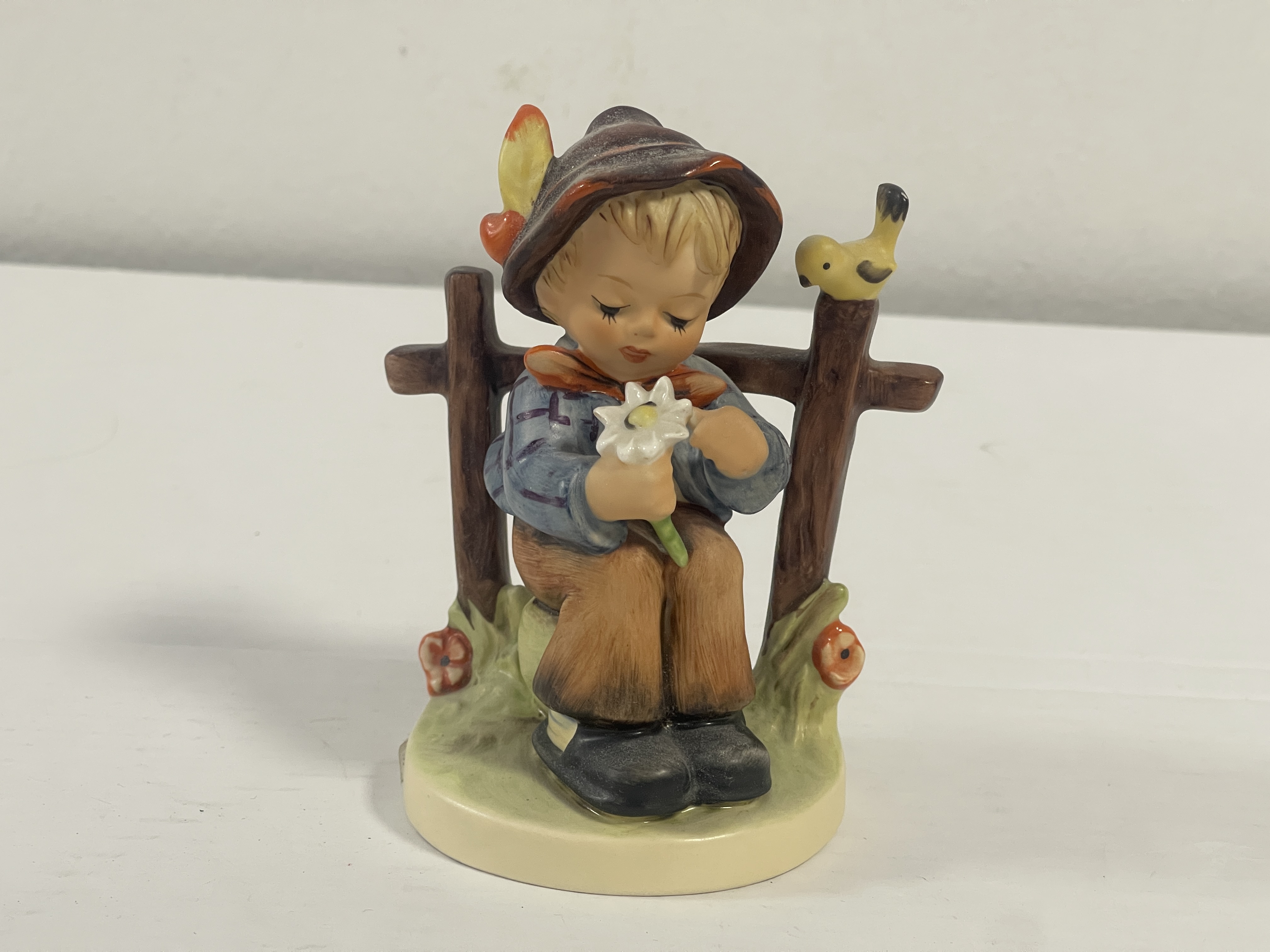 Hummel Figur 174 liebt mich, liebt mich nicht 11 cm. 1 Wahl - Top Zustand.  