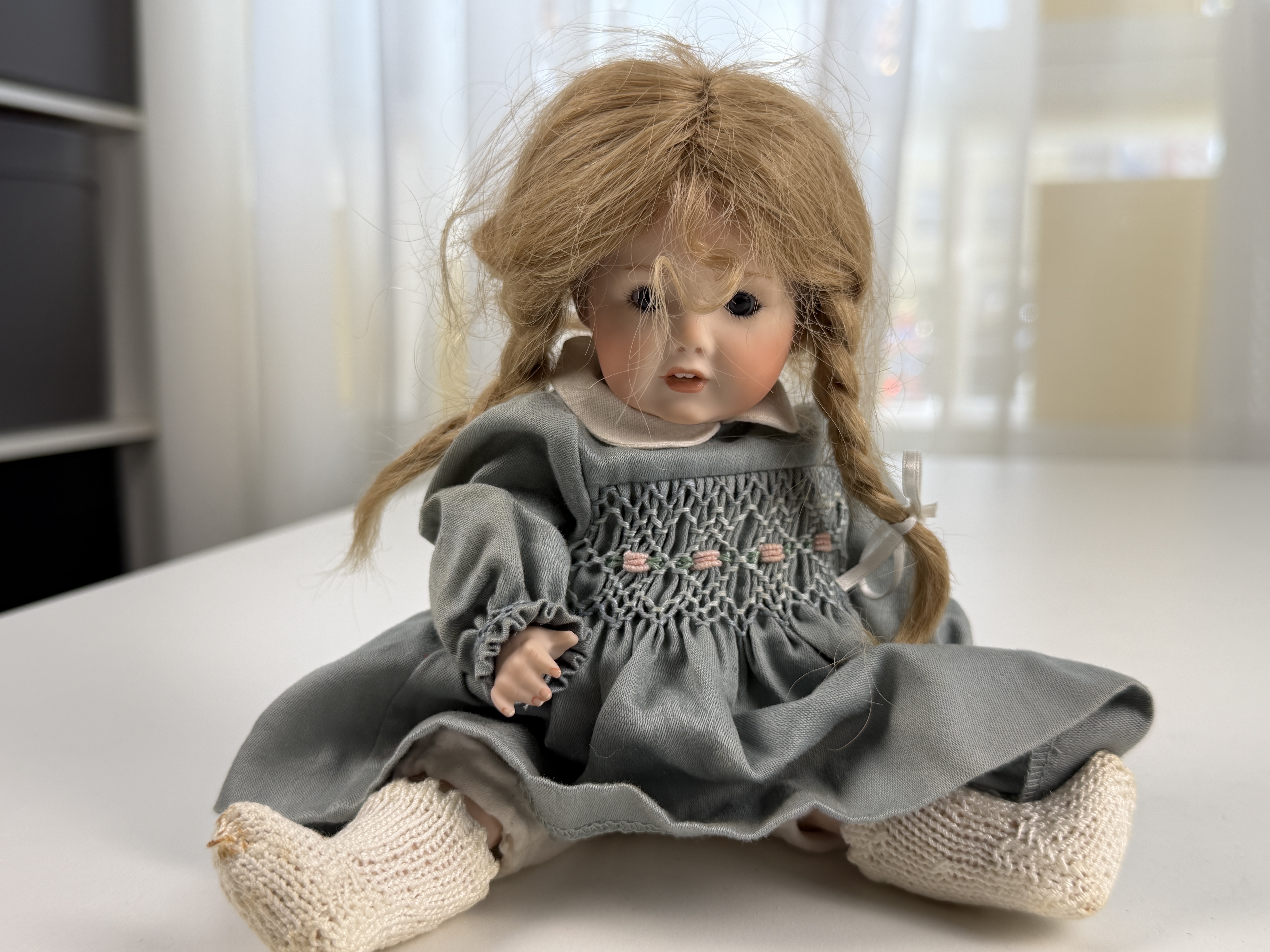 Künstlerpuppe Porzellan Puppe 25 cm. Top Zustand    