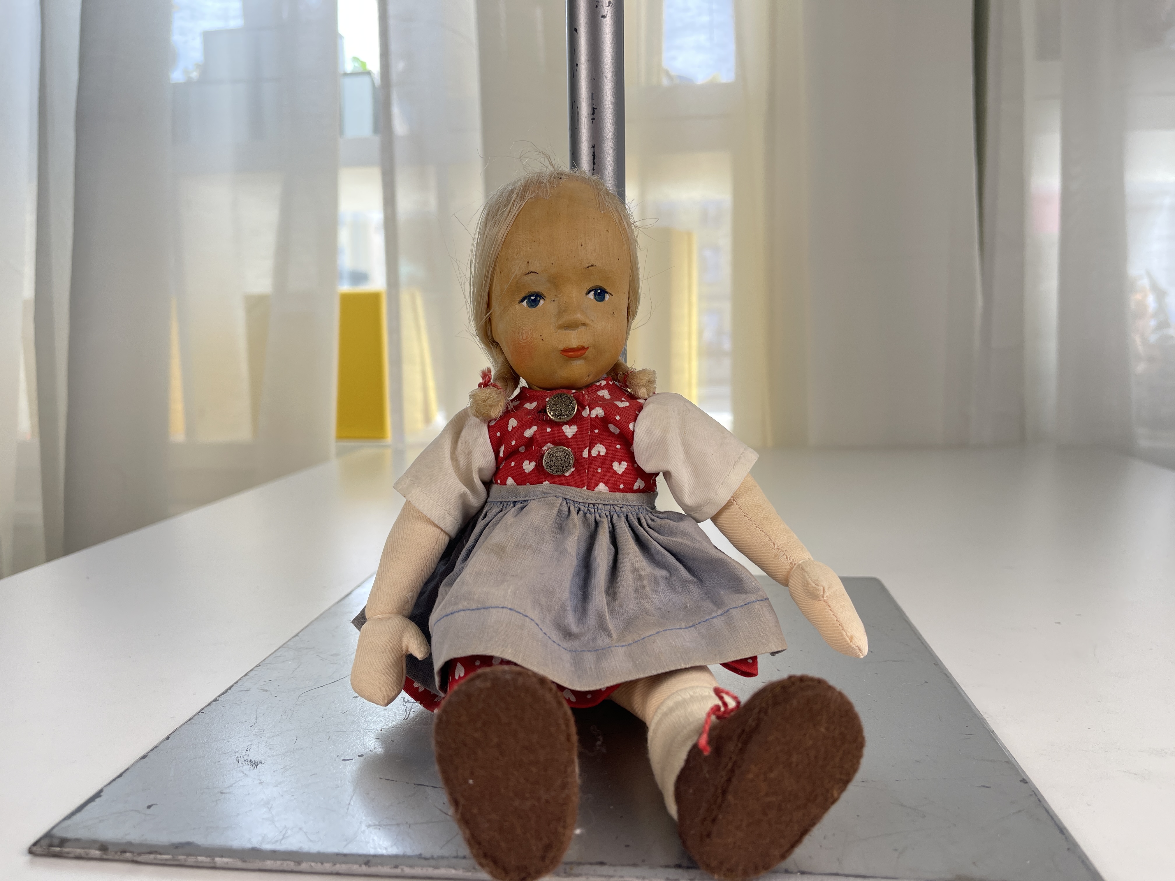 Sammler Puppe Holz Puppe 28 cm. Zustand siehe Fotos  